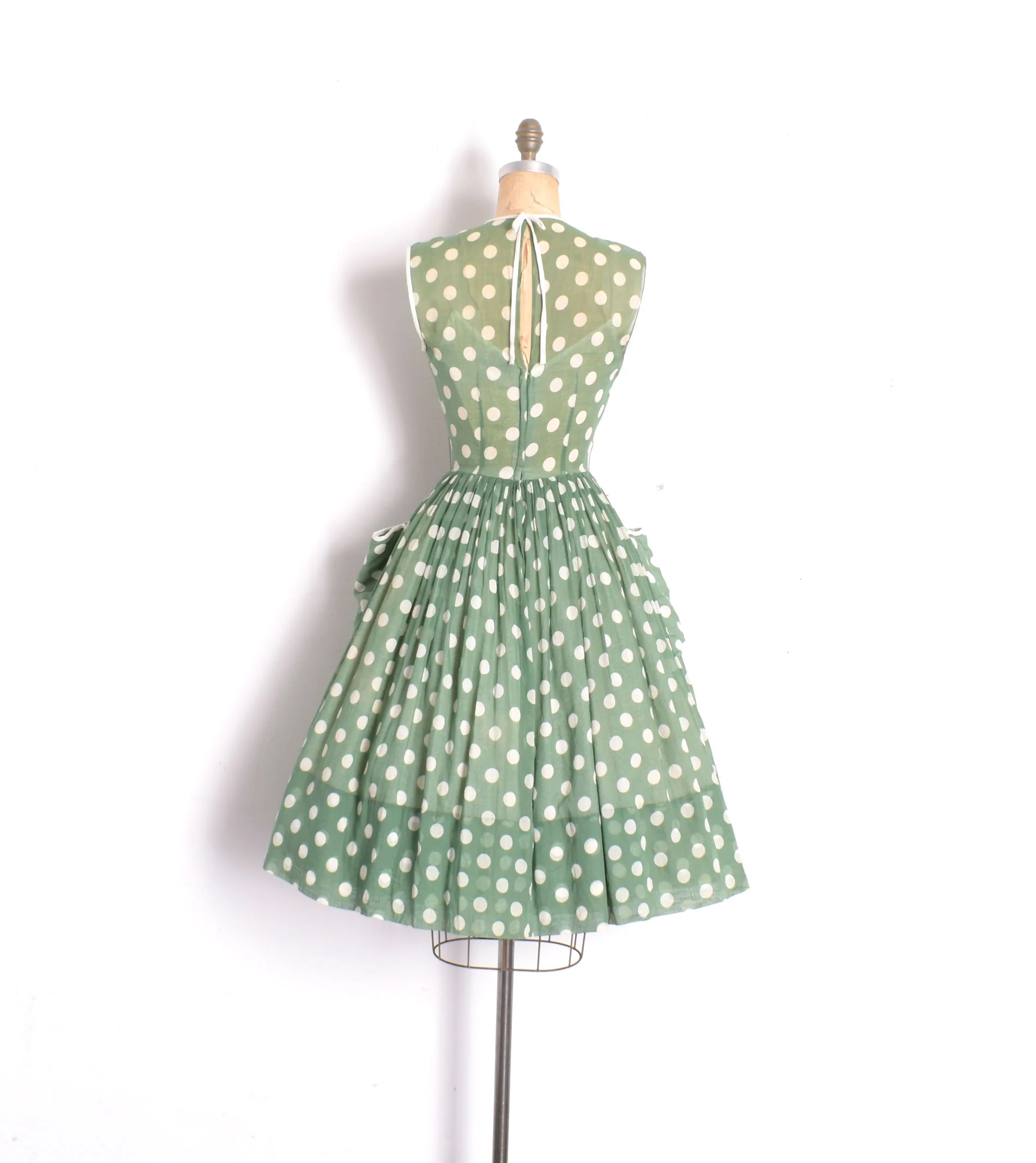 green polka dot dress.jpg