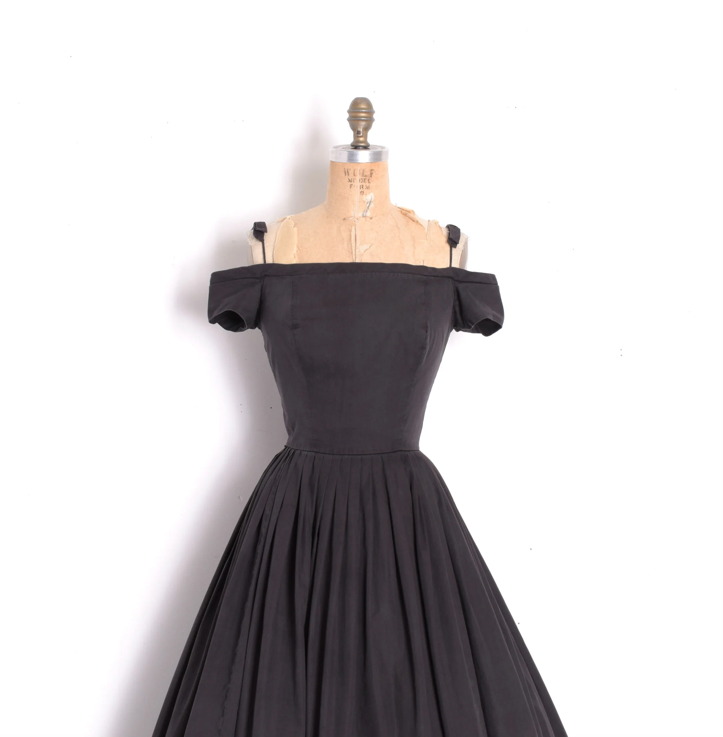 slim fit dress slacks 1950s Pearls and Lace Fit and Flare Dress Xs main image 0