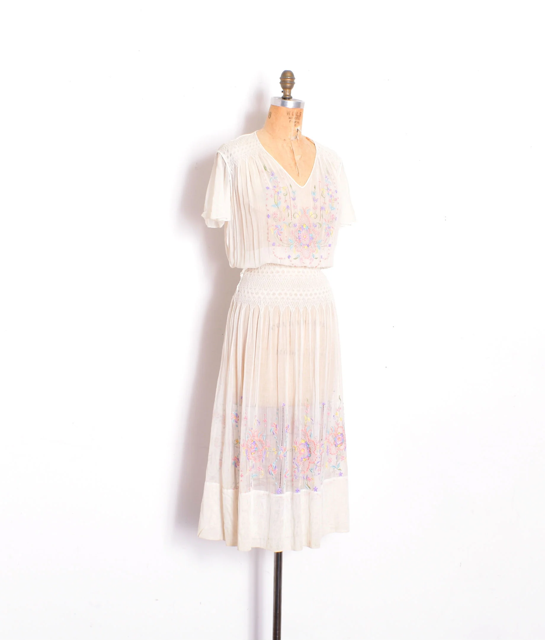 green emerald velvet dress Hani, 40s pink embroidered Hungarian dress – One Vintage main image 0