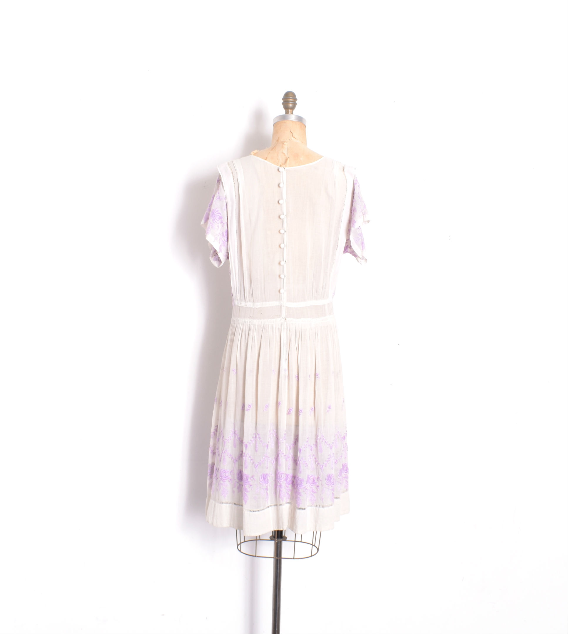 1920s embroidered dress.jpg
