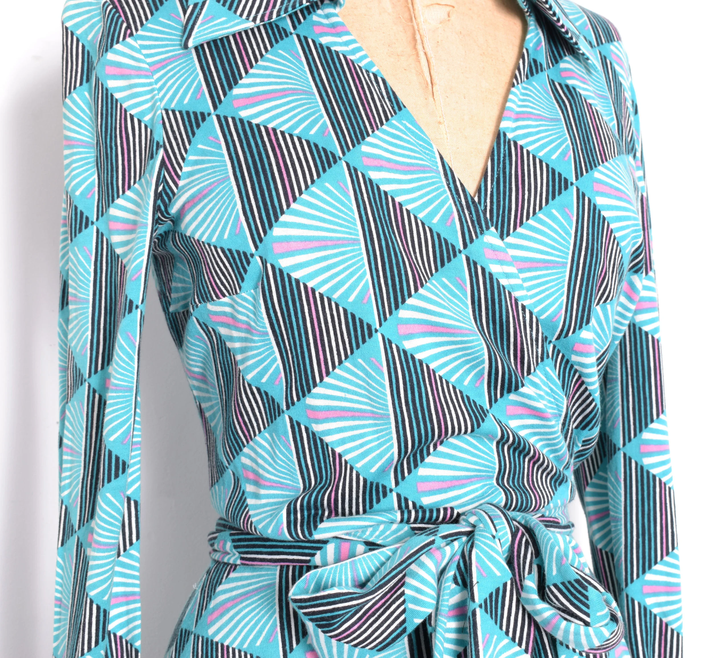 1970s Diane von Furstenberg Printed Wrap Dress-S/M La Poubelle Vintage 1970s Diane von Furstenberg Printed Wrap Dress-S/M La Poubelle Vintage