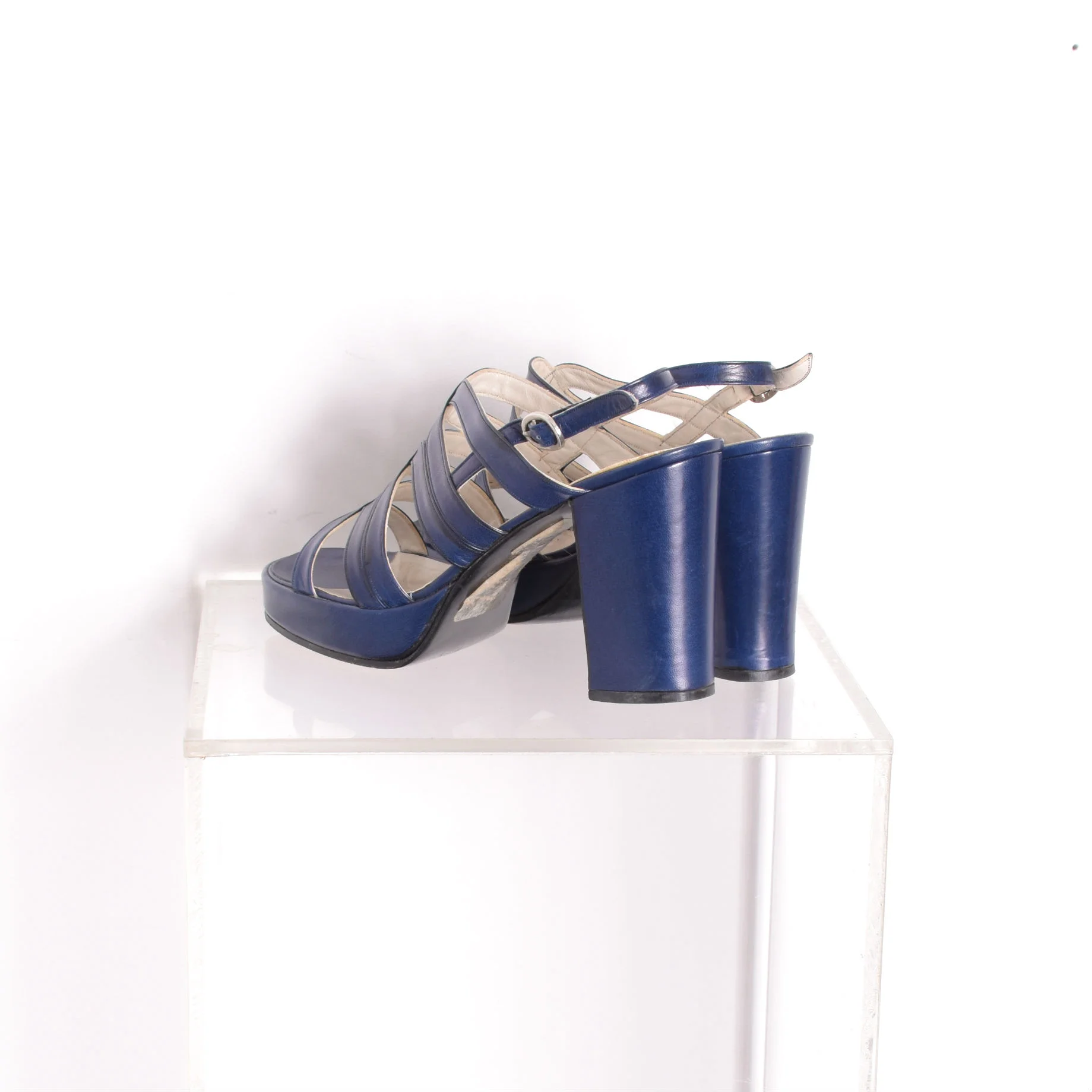 70s navy heels.jpg