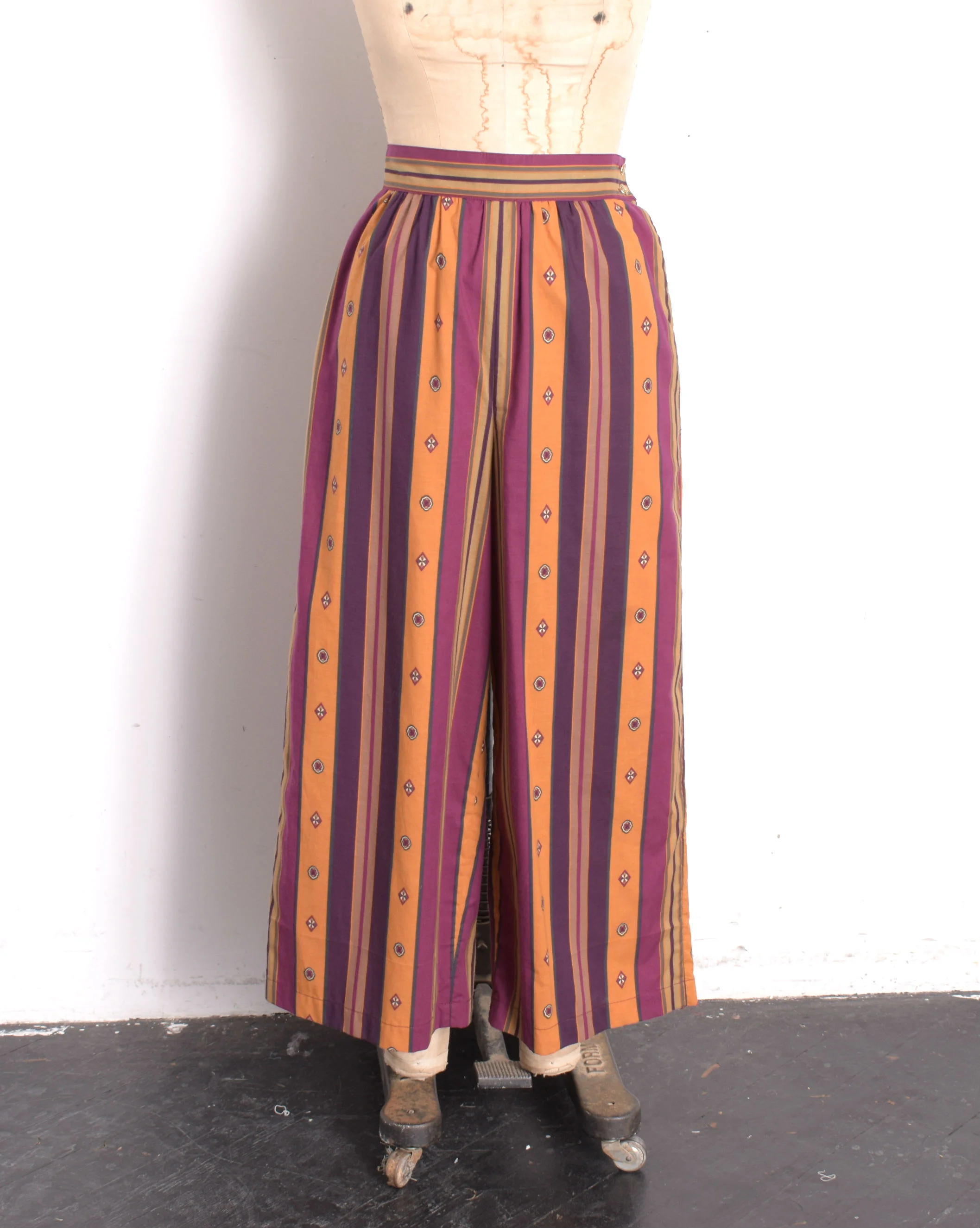 1970s printed pants3.jpg