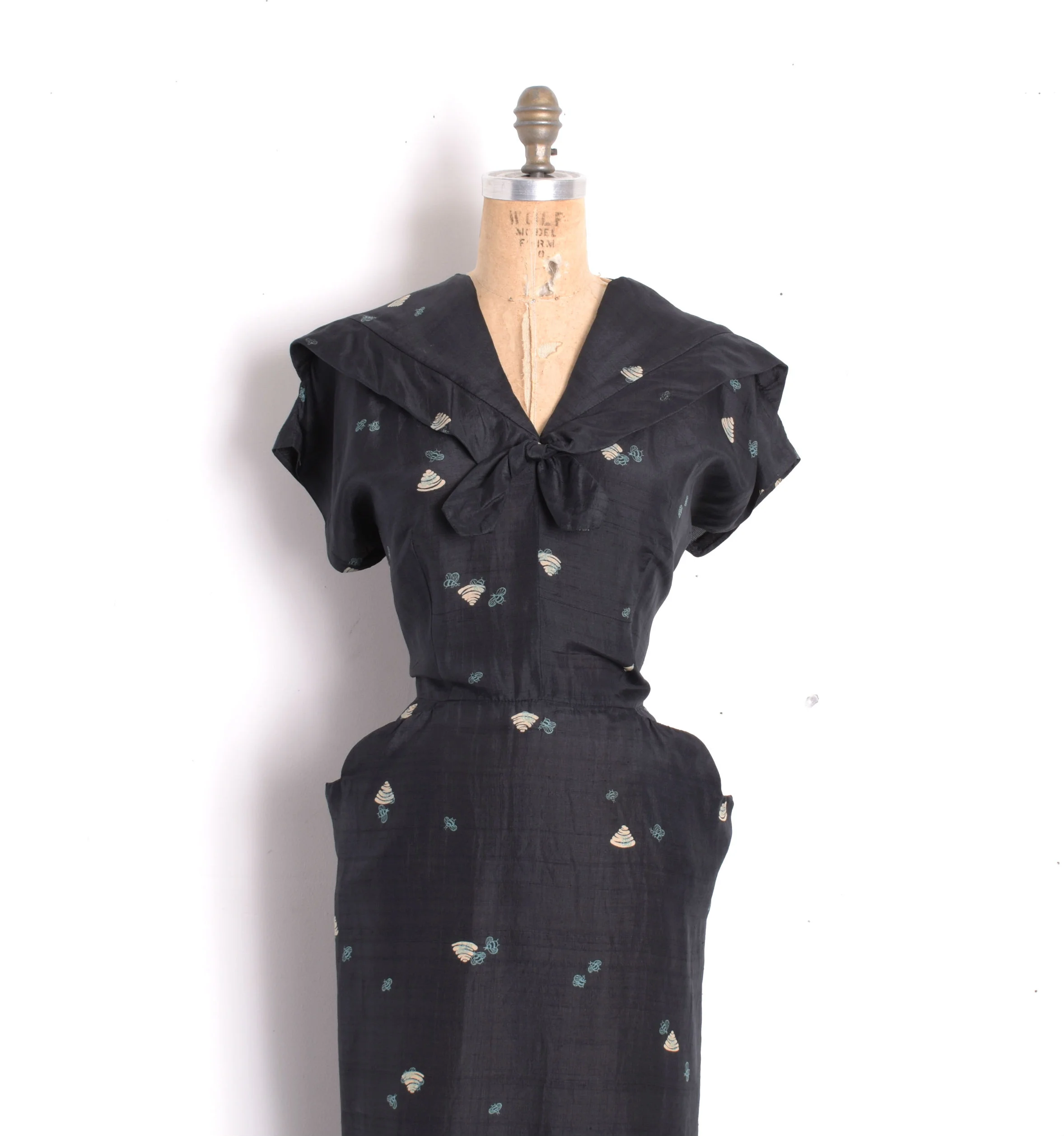 1950s silk bee dress4.jpg