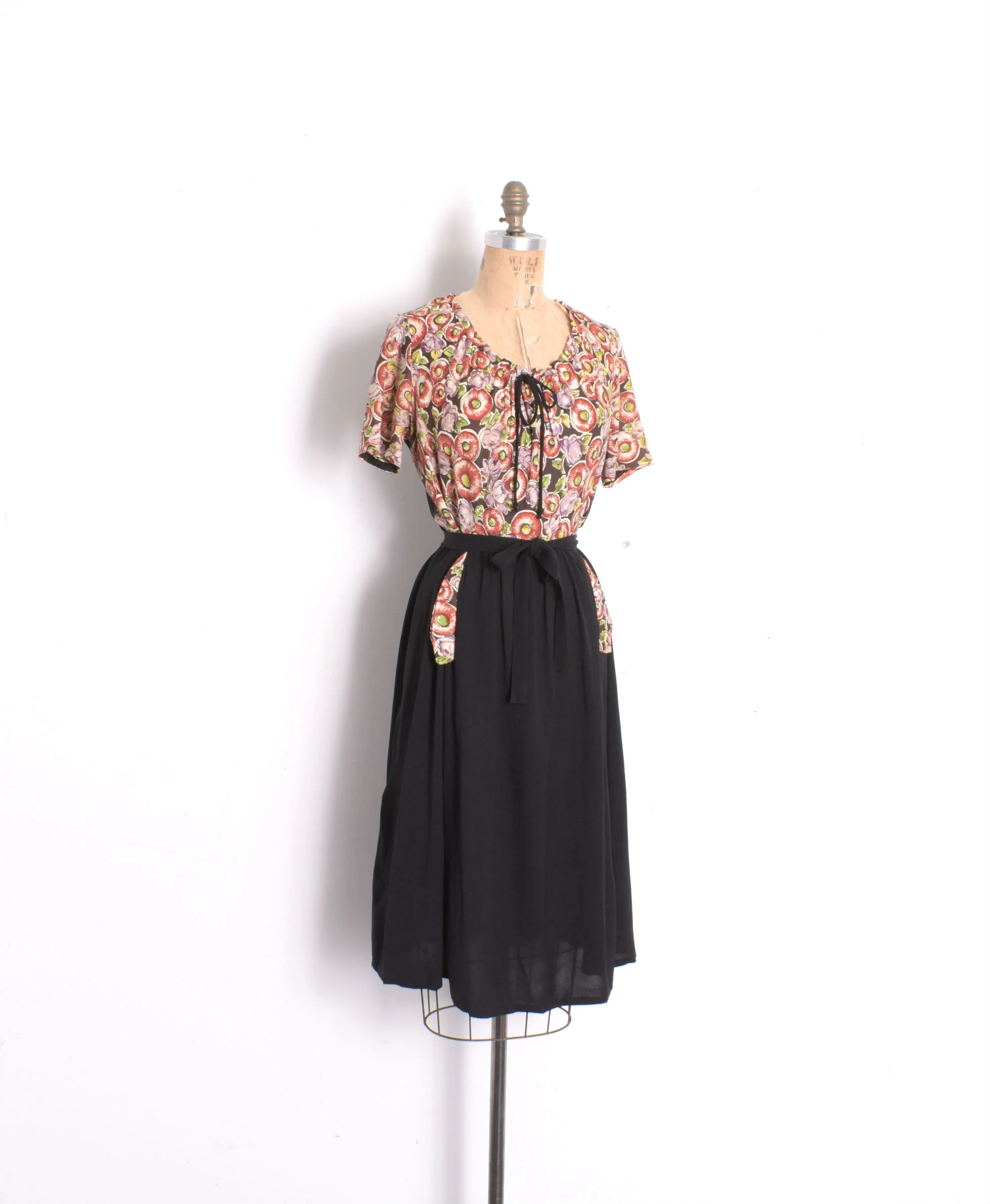 1940s maternity dress3.jpg