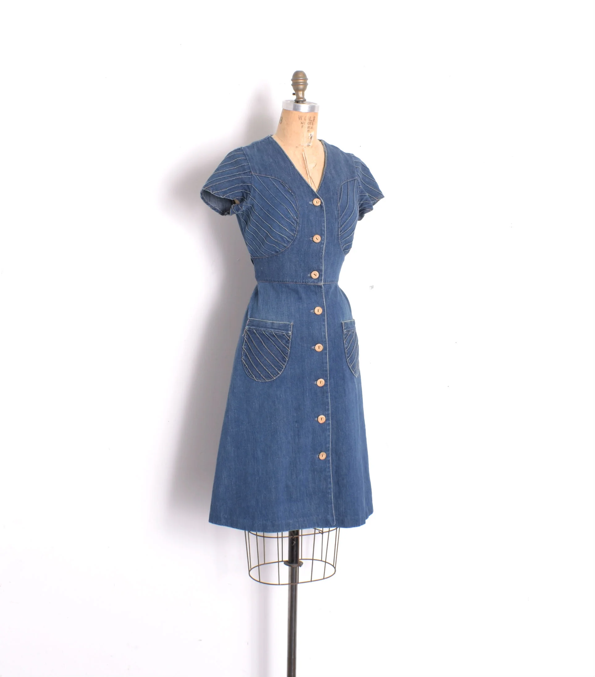 slim fit dress slacks Short dress with flared sleeves and 70s print – Indira de paris