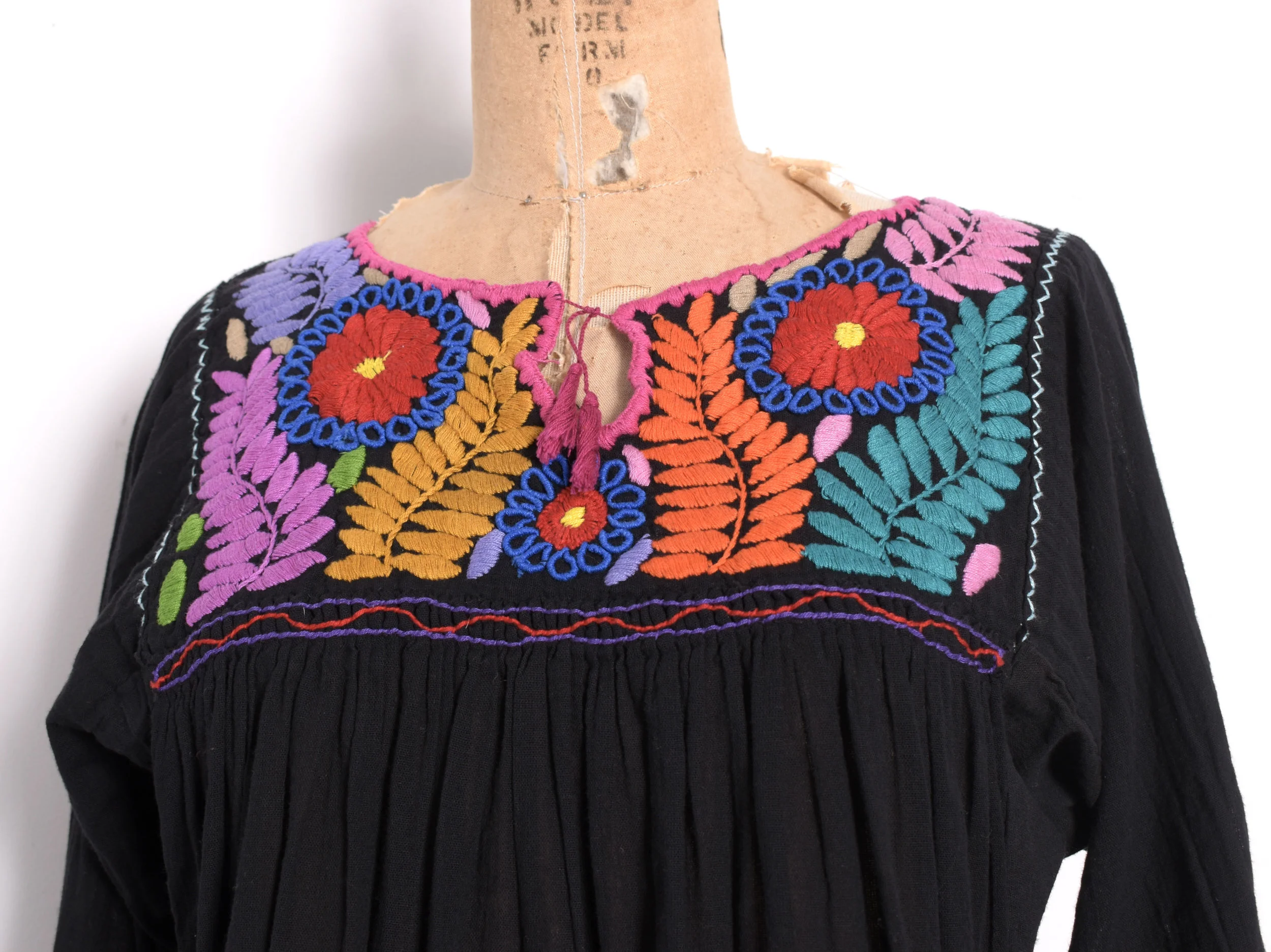 1970s embroidered blouse2.jpg