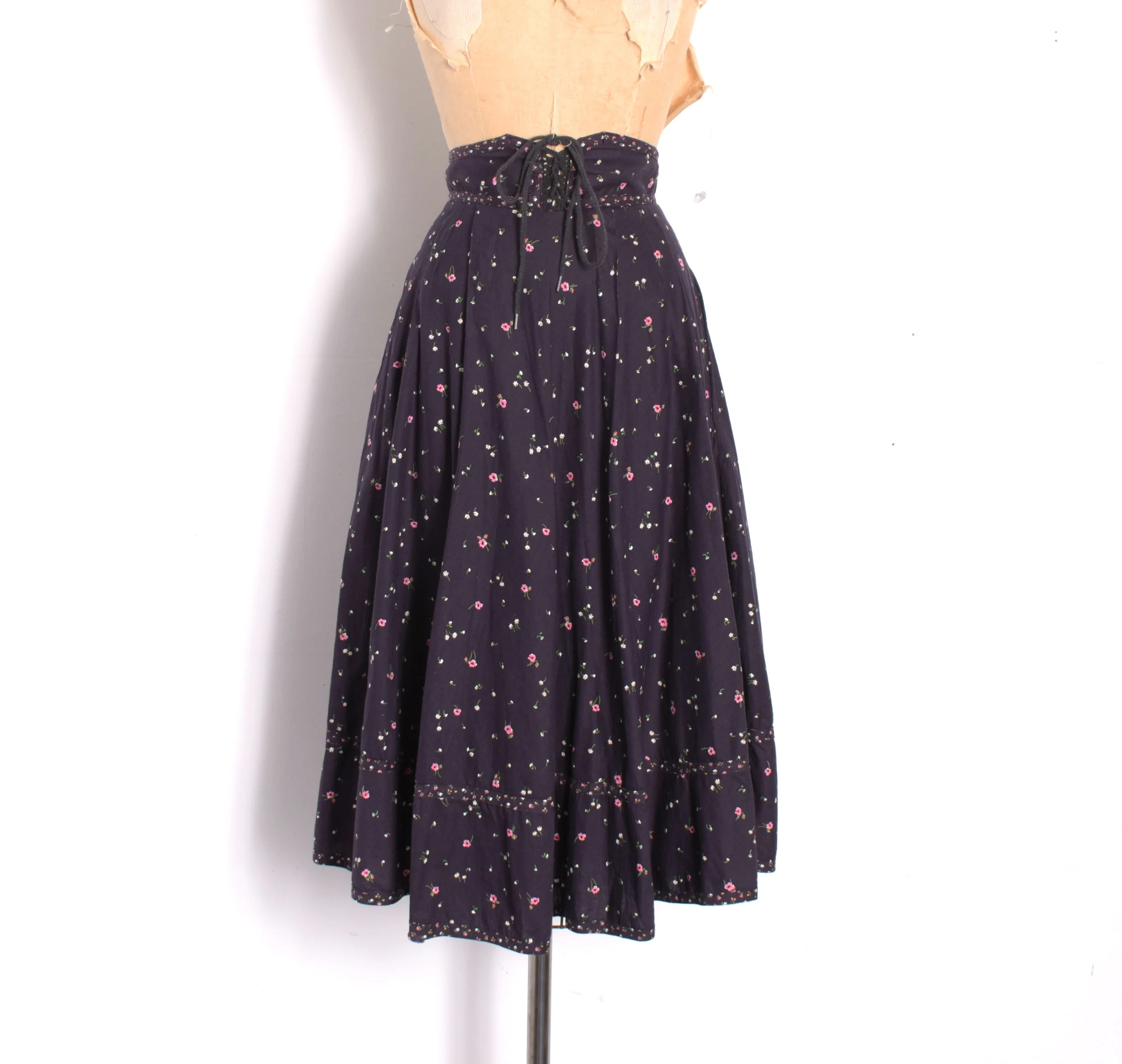 1970s lace up skirt3.jpg