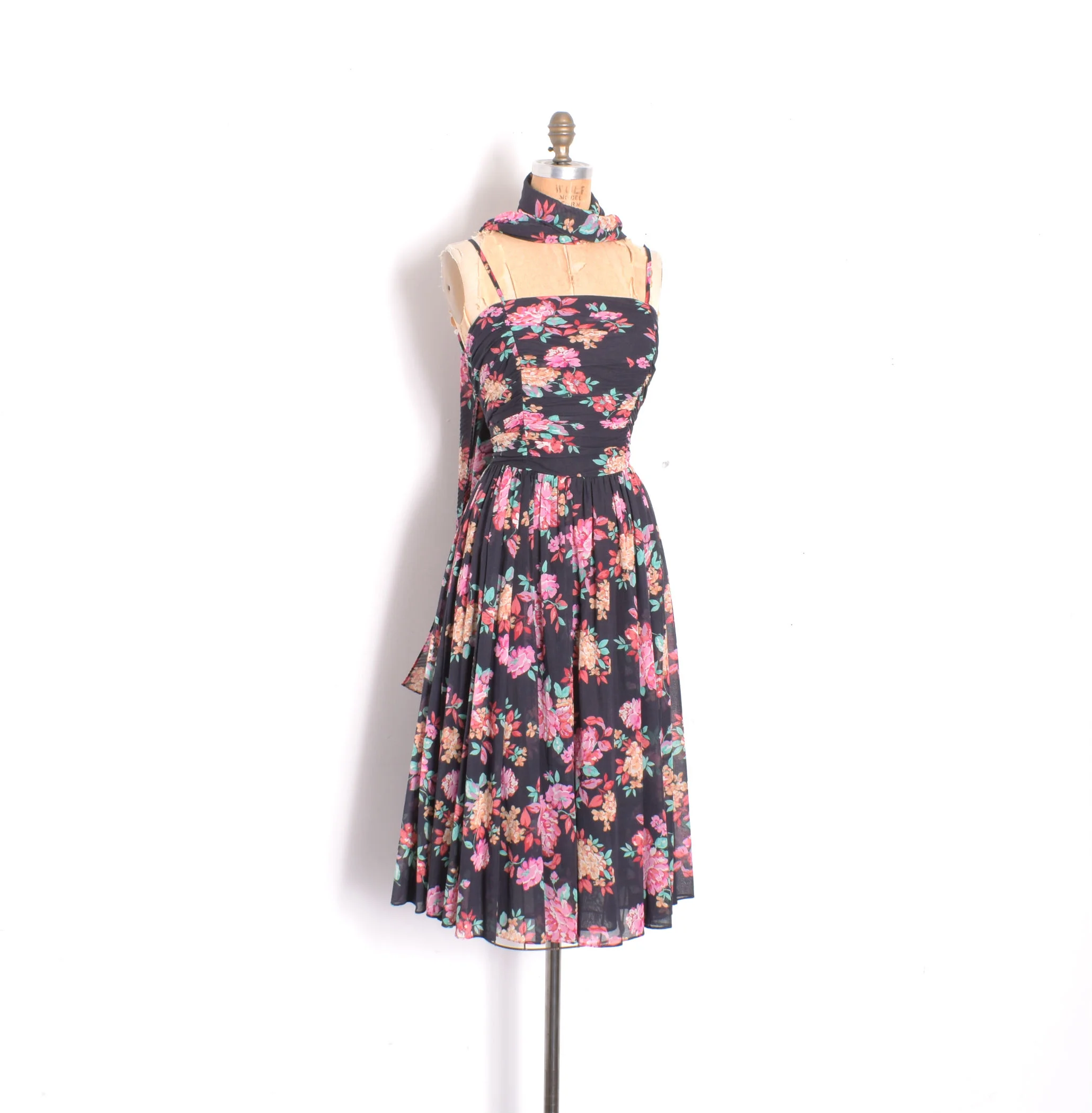 1970s floral dress1.jpg