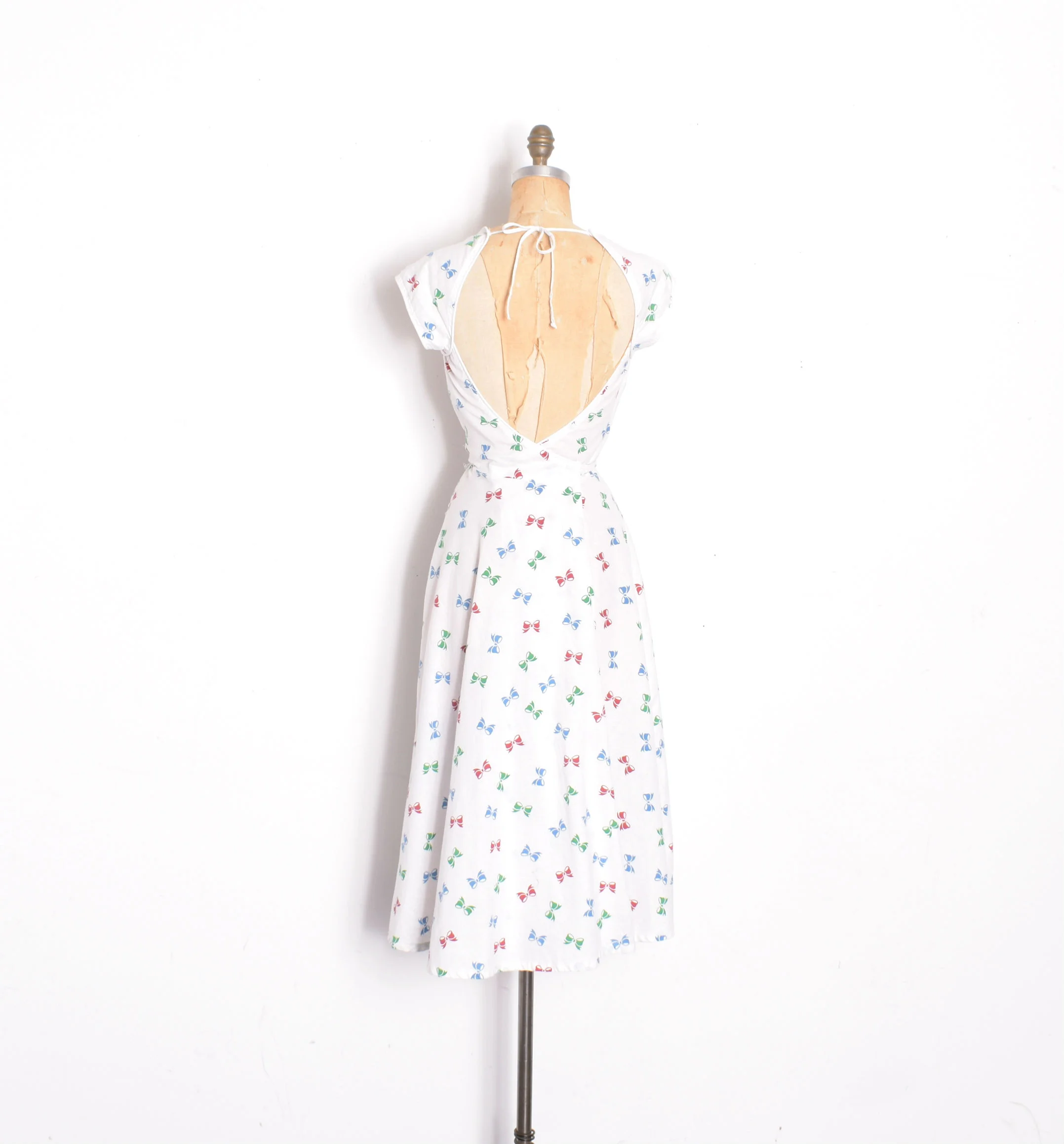 backless bow dress.jpg