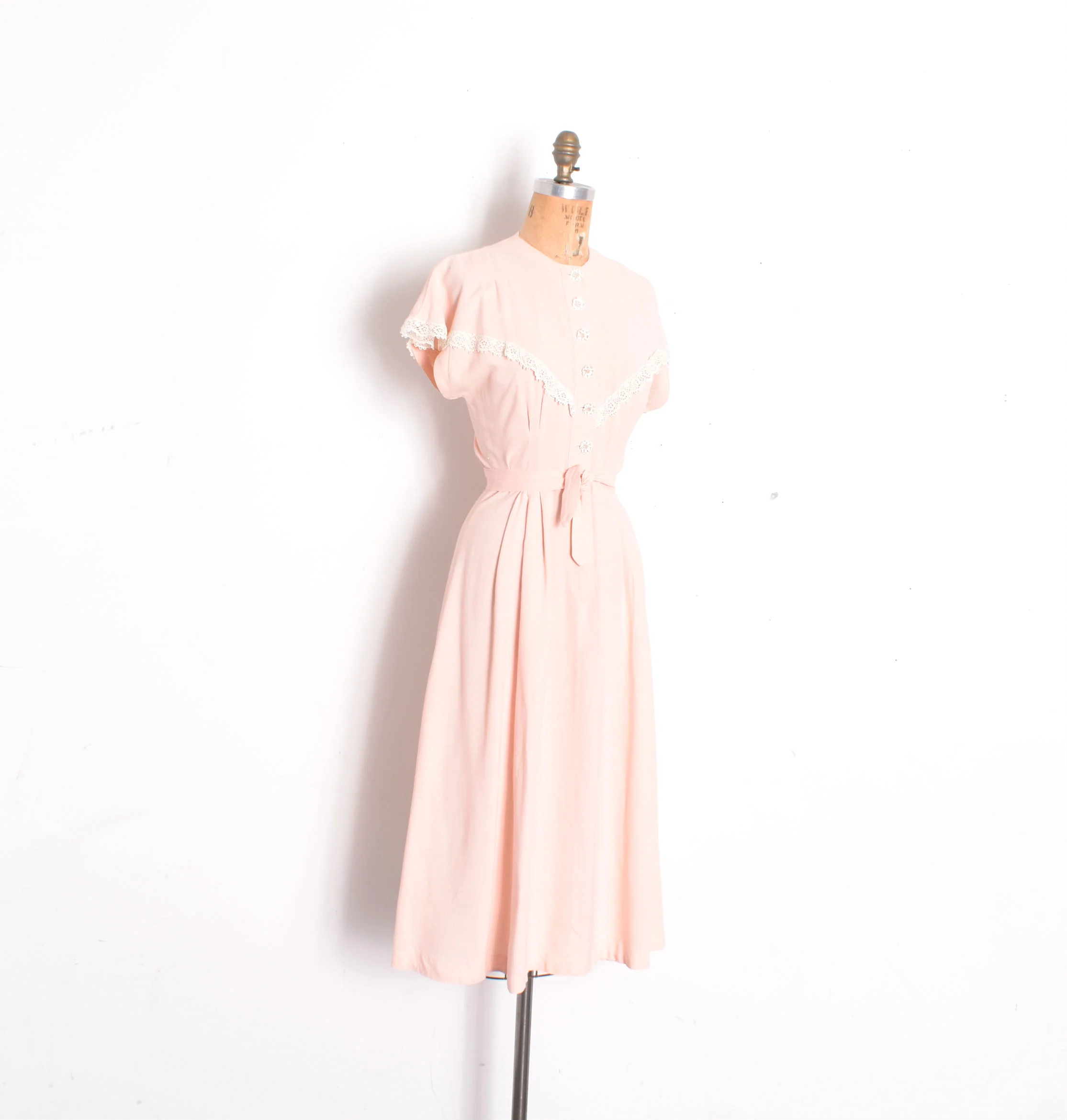 1940s pink dress1.jpg
