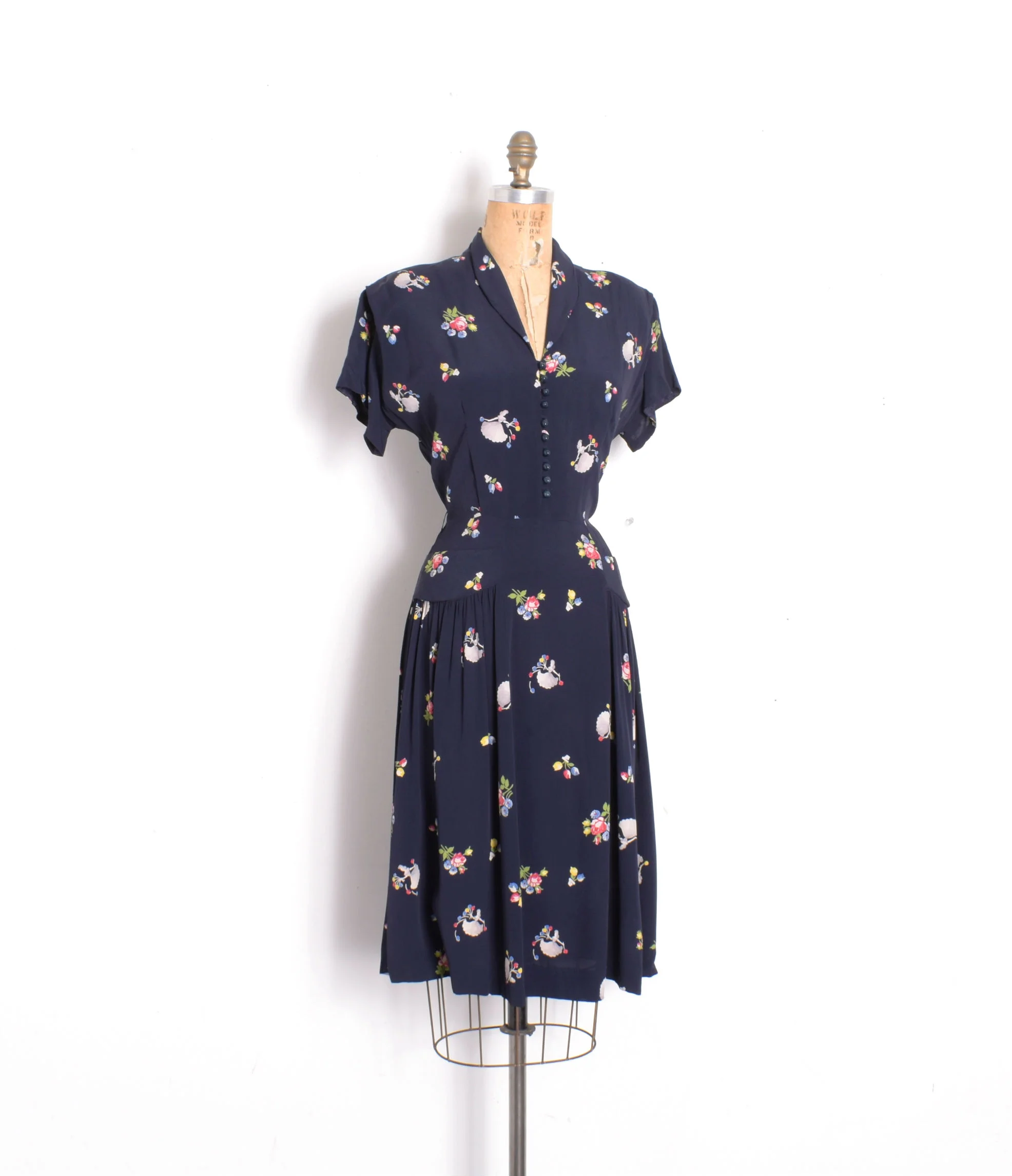 1940s printed rayon dress1.jpg