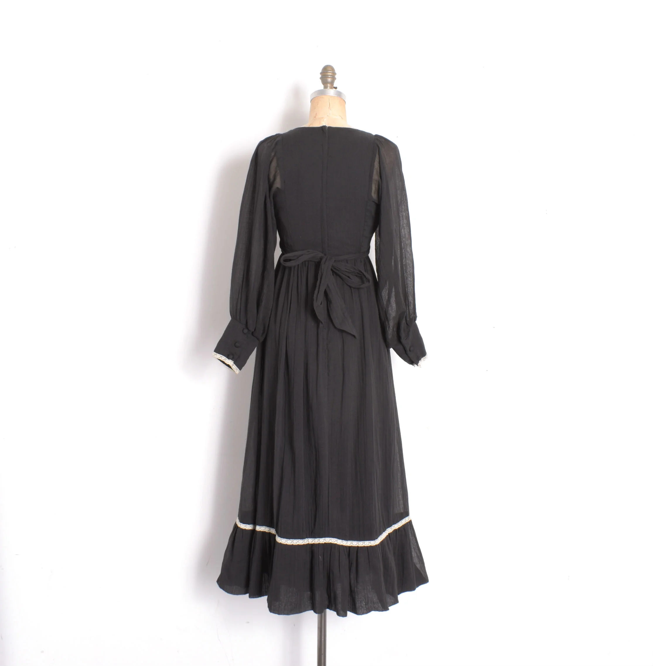black halo jackie o sheath dress Classic Jackie O Sheath Dress main image 1