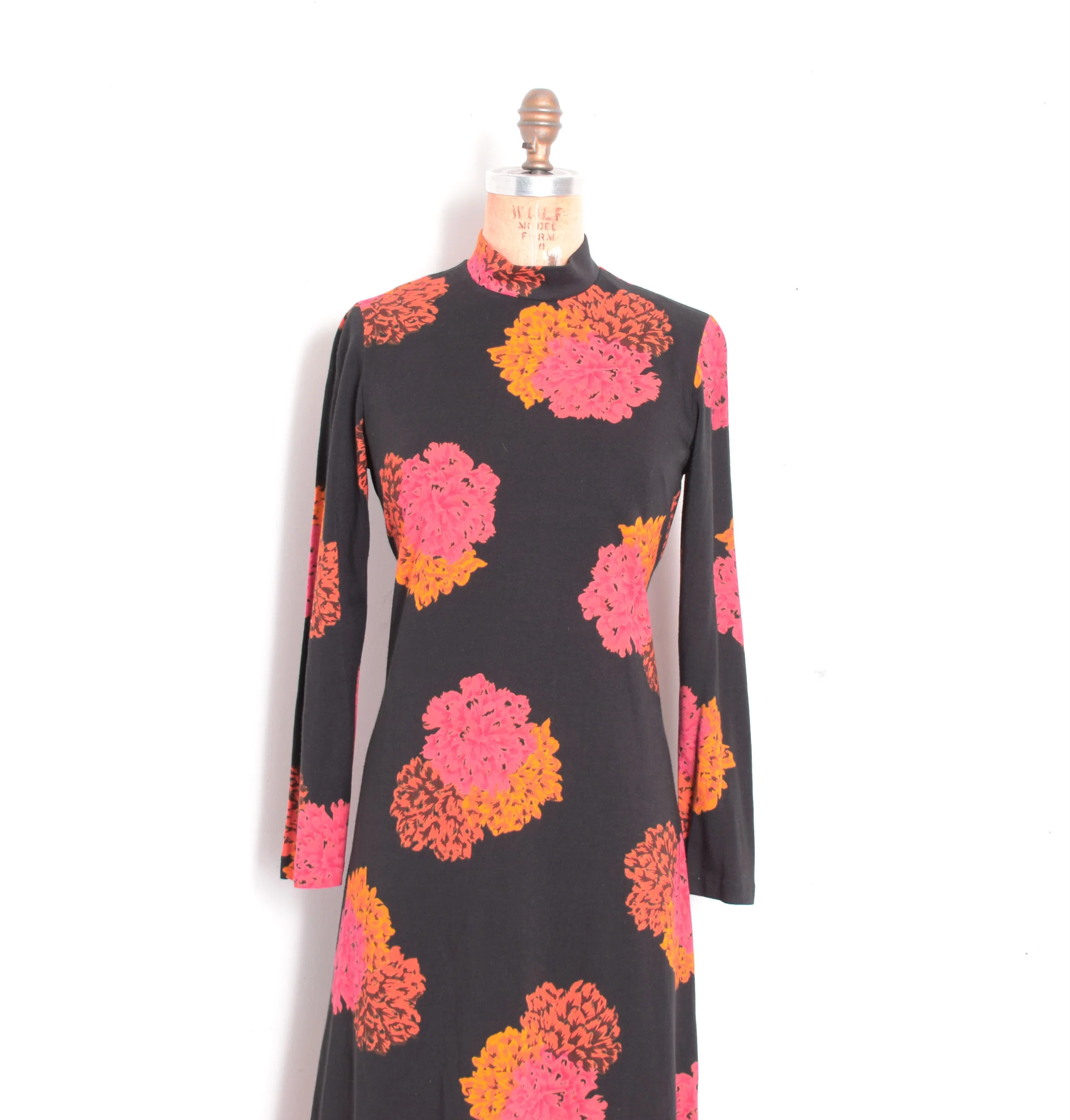 1970s floral knit dress3.jpg