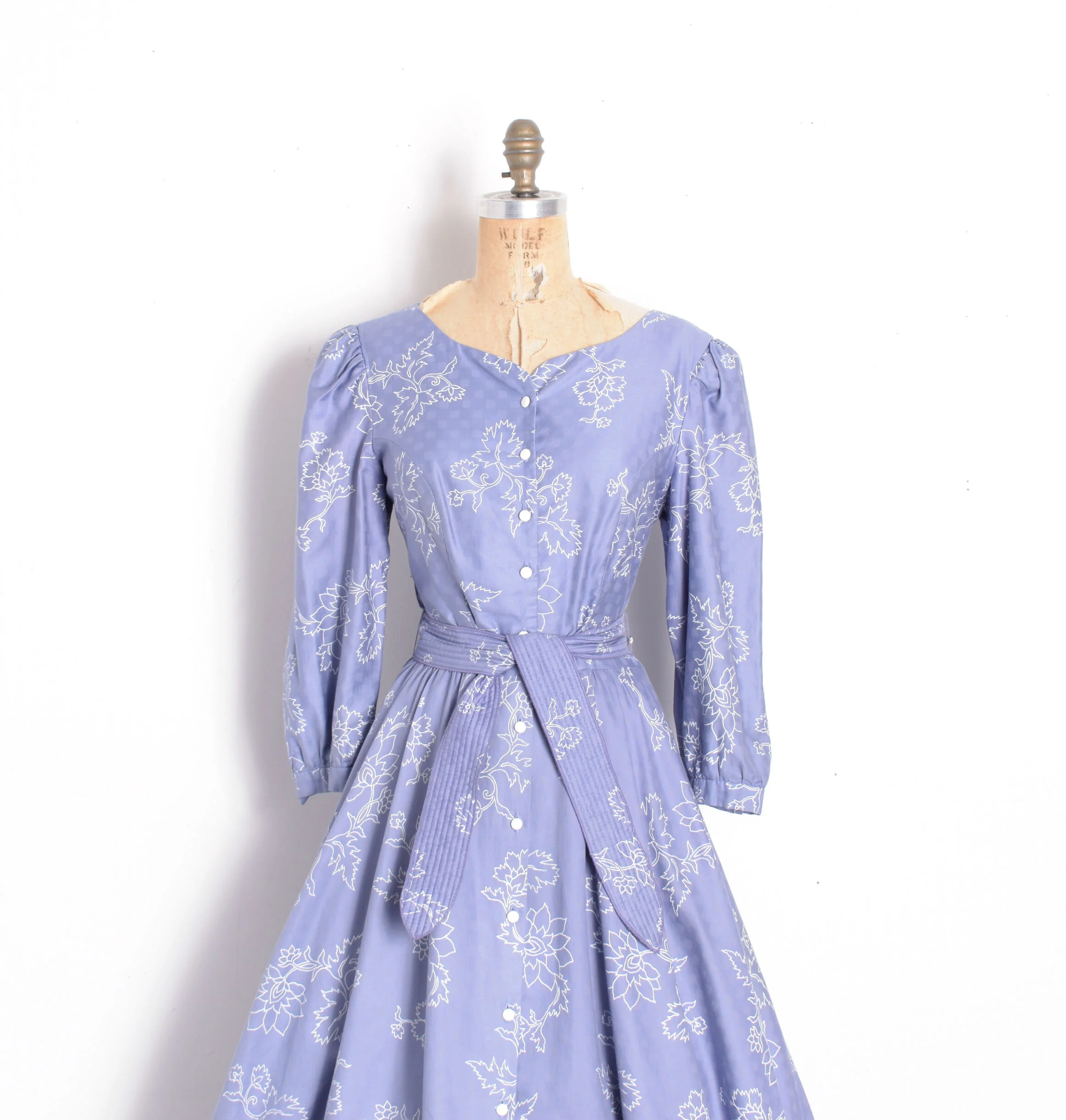 1970s dvf periwinkle dress3.jpg