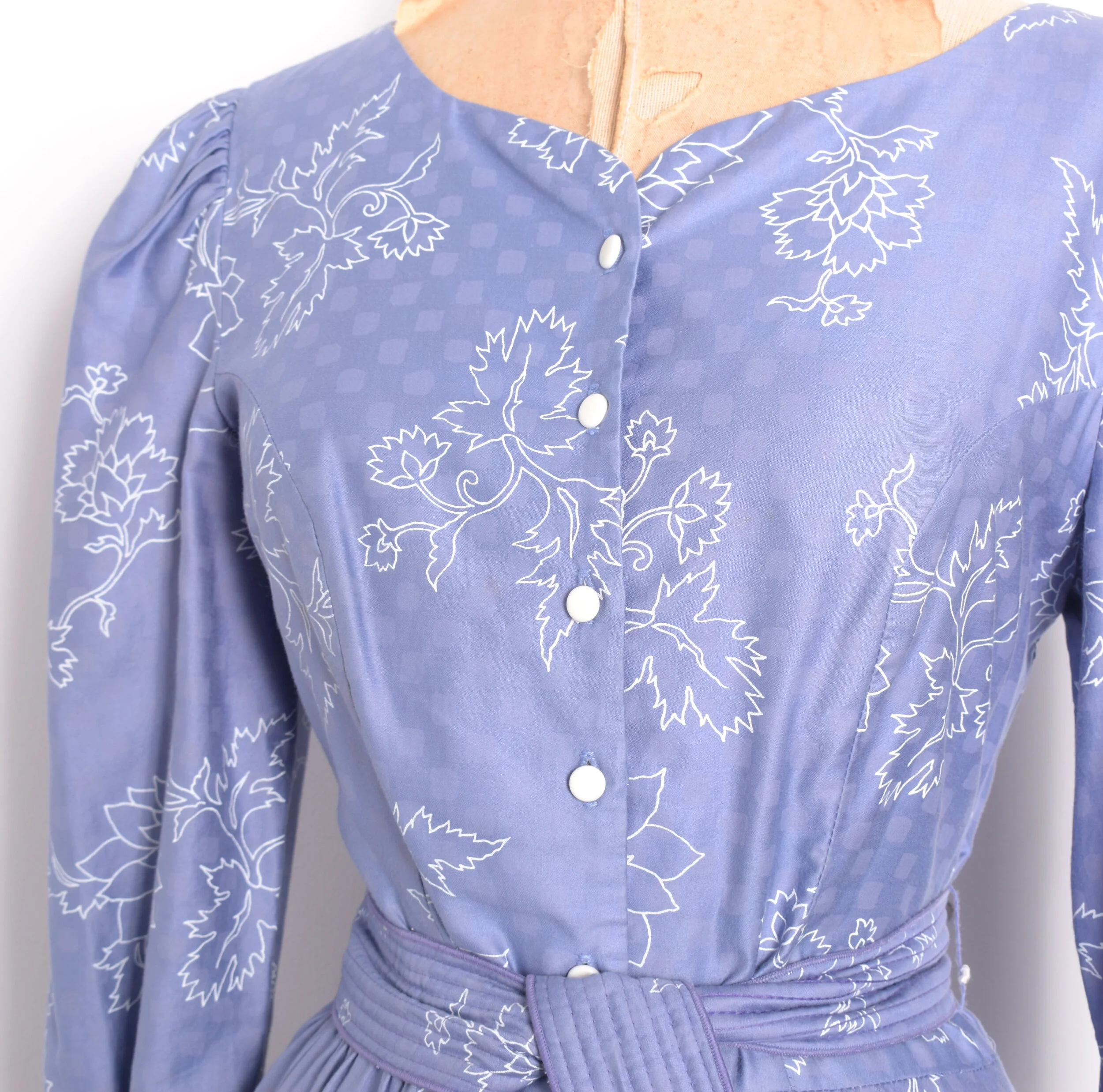 1970s dvf periwinkle dress2.jpg