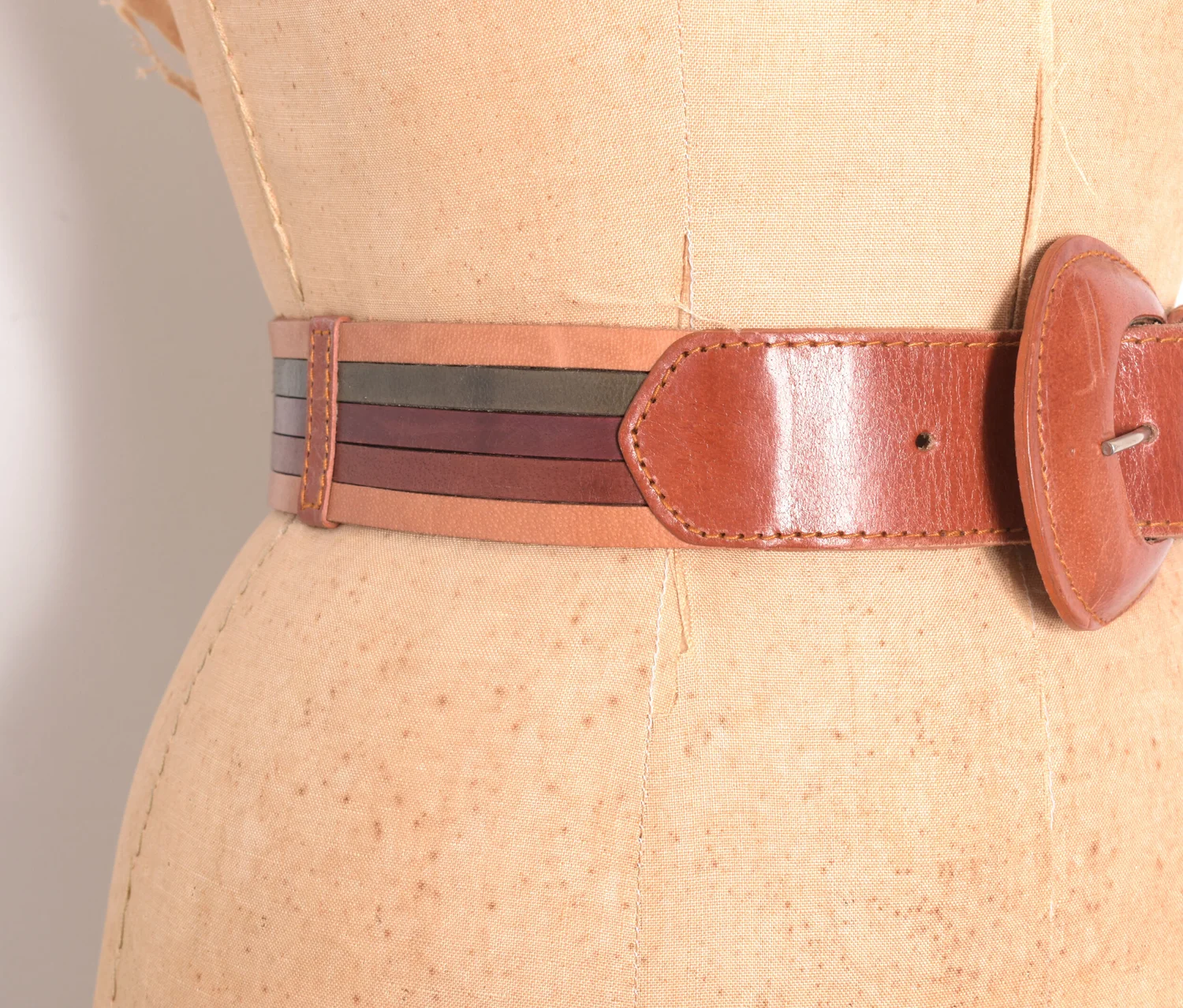 1970s Double Buckle Leather Belt-S/M/L — La Poubelle Vintage display picture 1