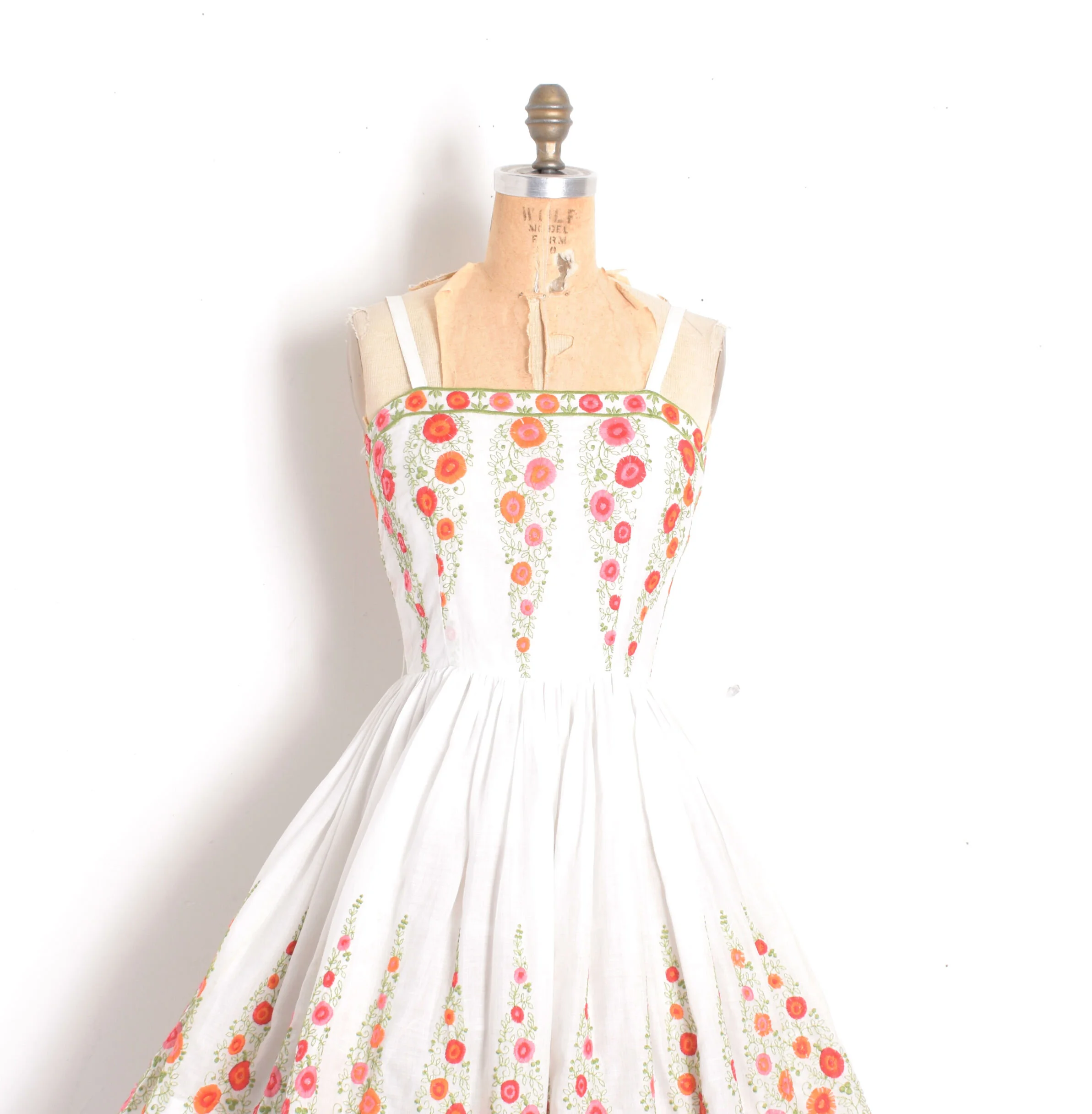 50s embroidered floral dress3.jpg