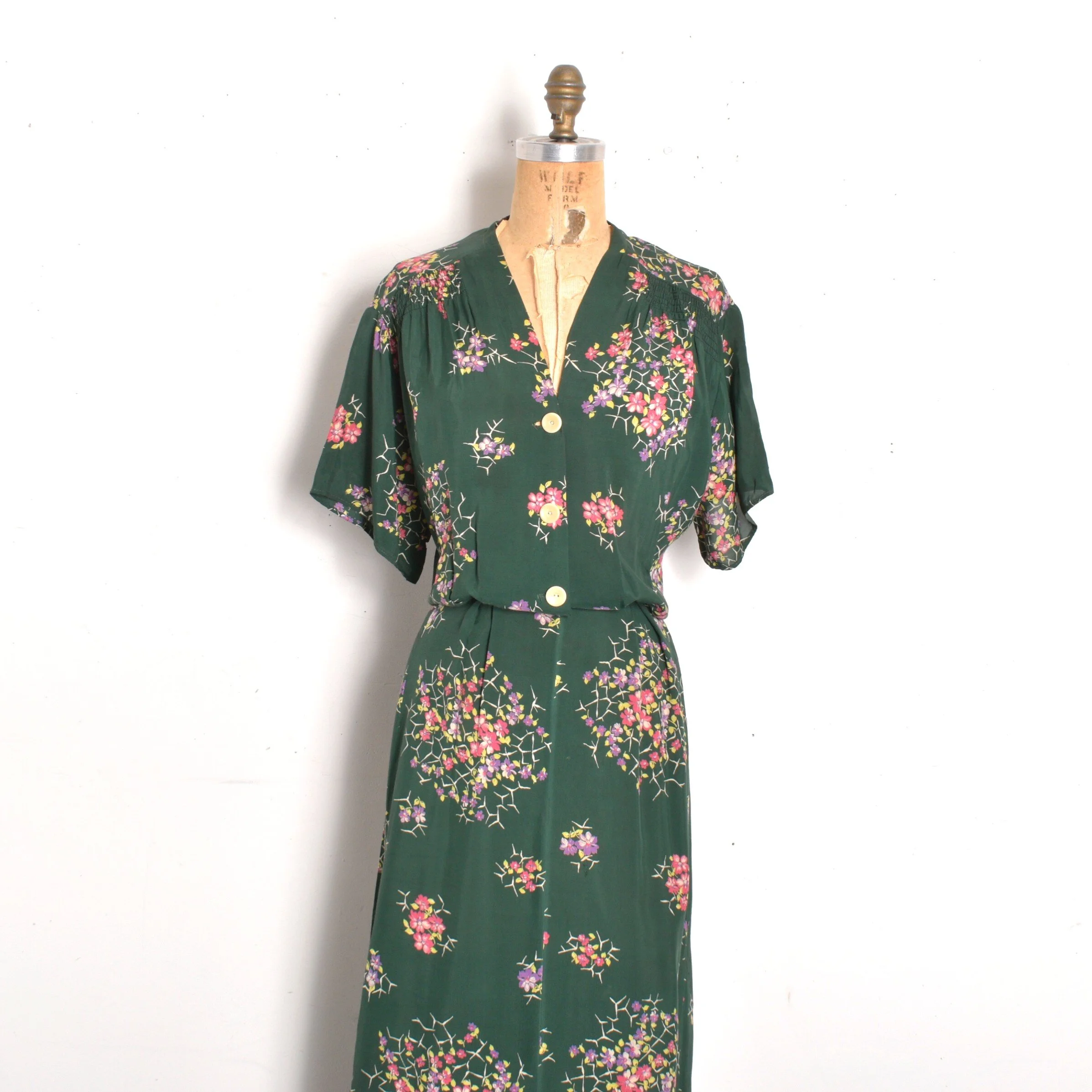 1940s Floral Print Rayon Dress-XL La Poubelle Vintage 1940s Floral Print Rayon Dress-XL La Poubelle Vintage