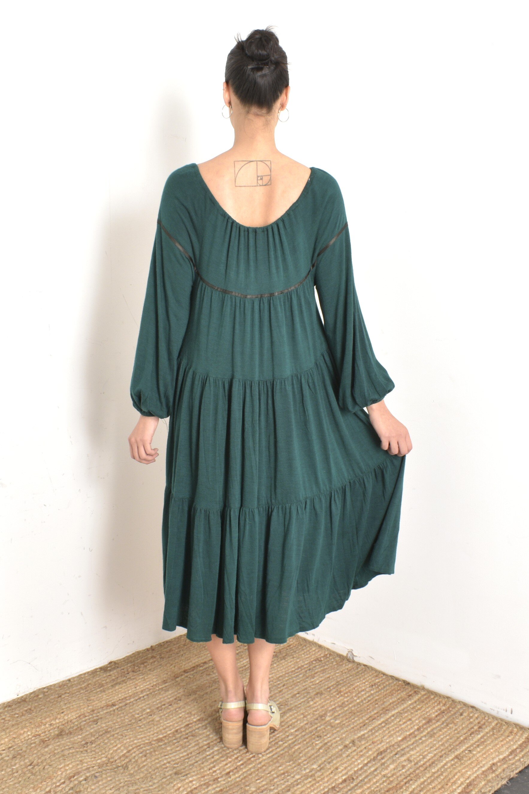 70s green trapeze dress.jpeg