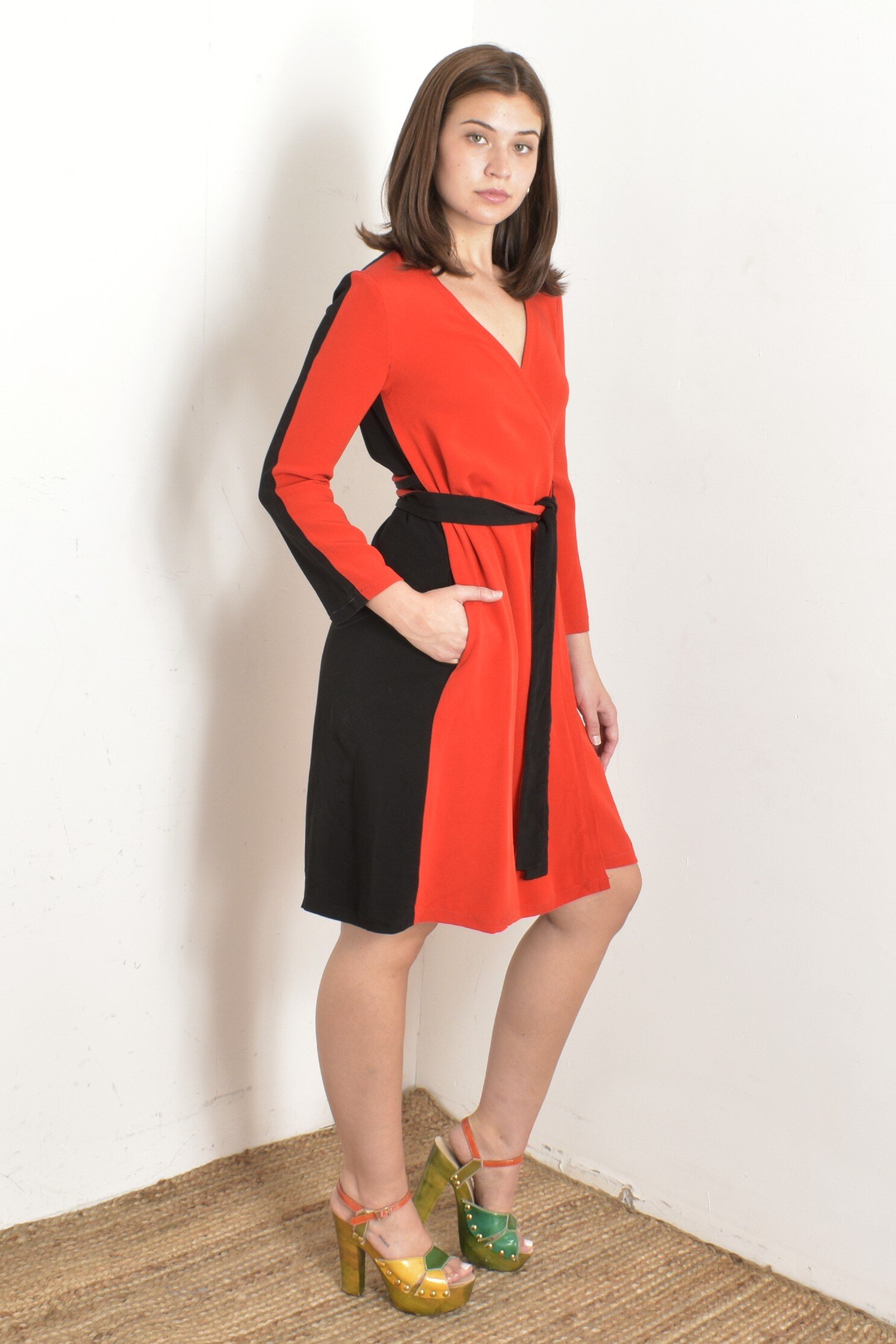 1970s mollie parnis colorblock red black jersey wrap dress