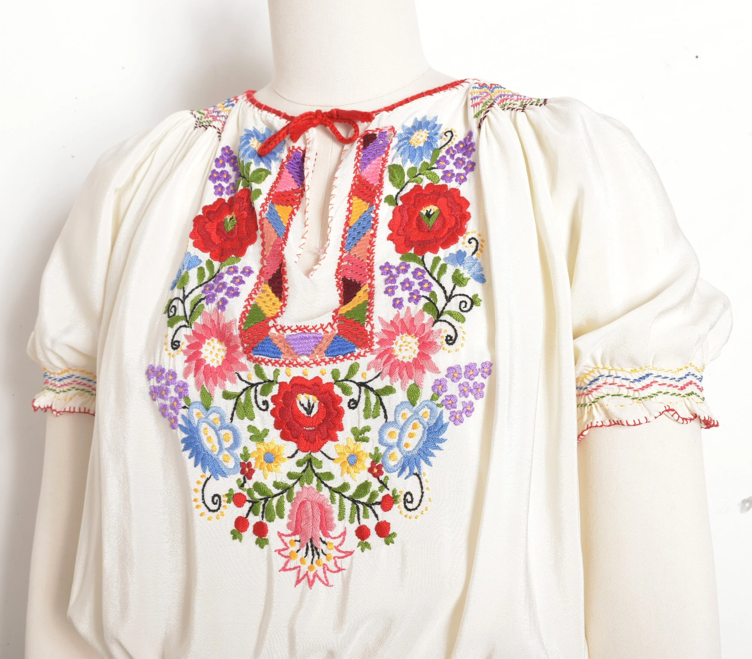 1930s Embroidered Floral Hungarian Blouse-small — La Poubelle Vintage