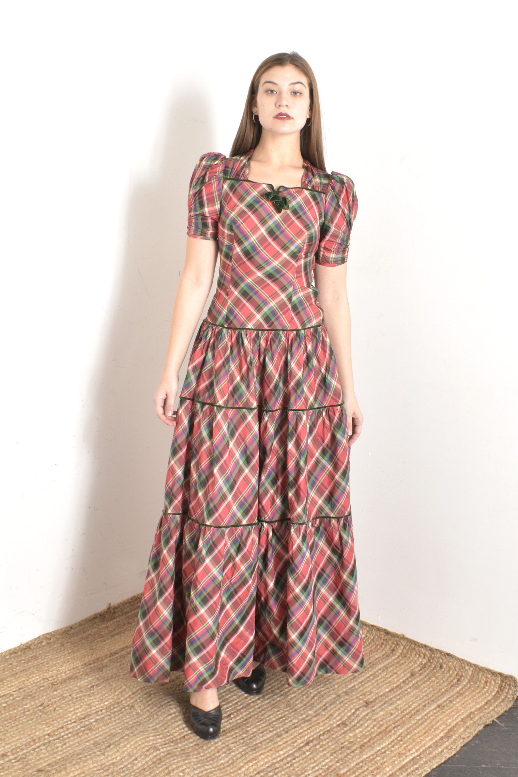 1940s taffeta dress2.jpeg