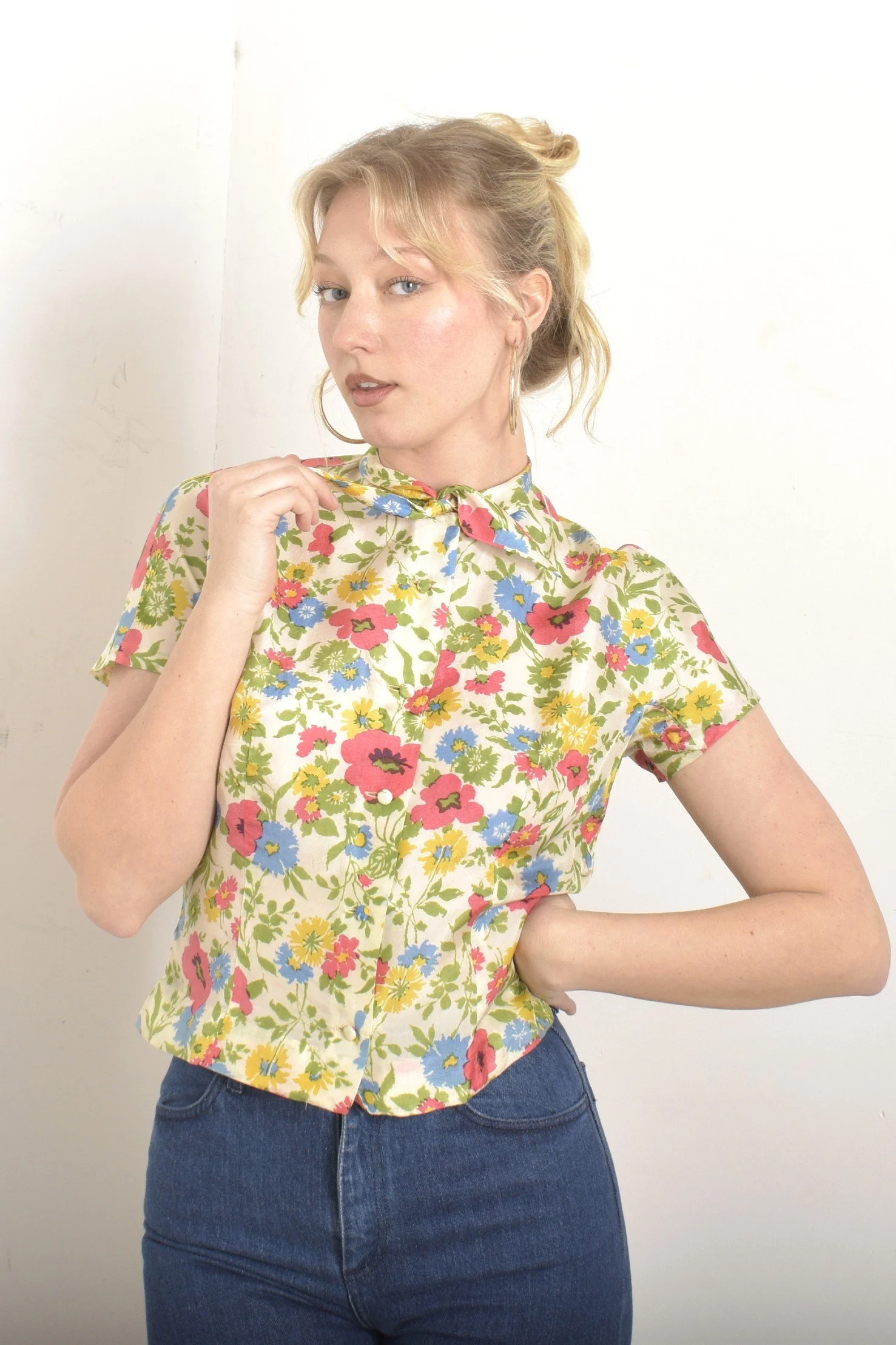 1950s Floral Silk Tie Neck Top–S/M — La Poubelle Vintage