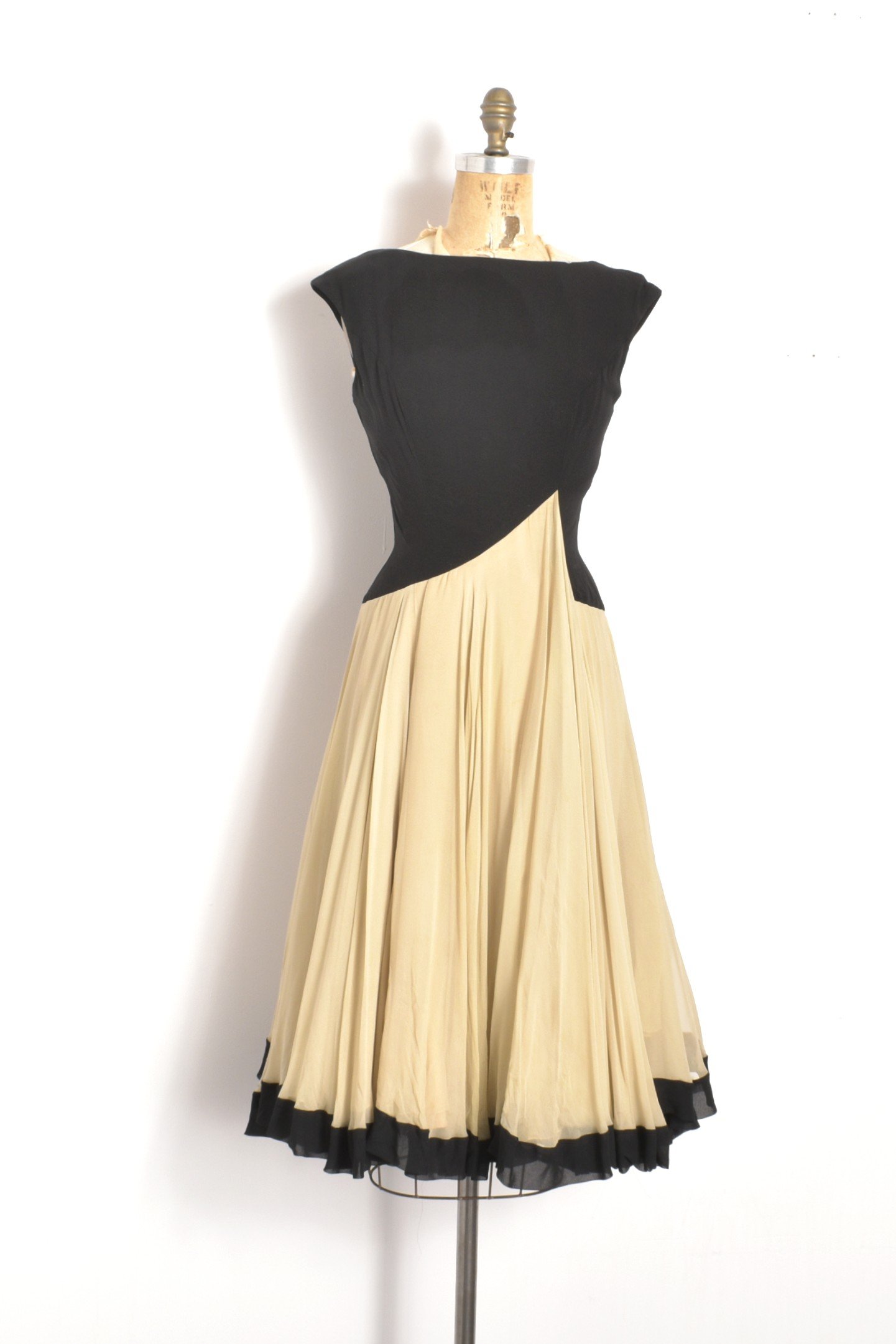 vintage party dresses 1960s 11 stunning vintage evening dresses: Form-fitting bodycon styles from the  1950s & 1960s worthy of the red carpet