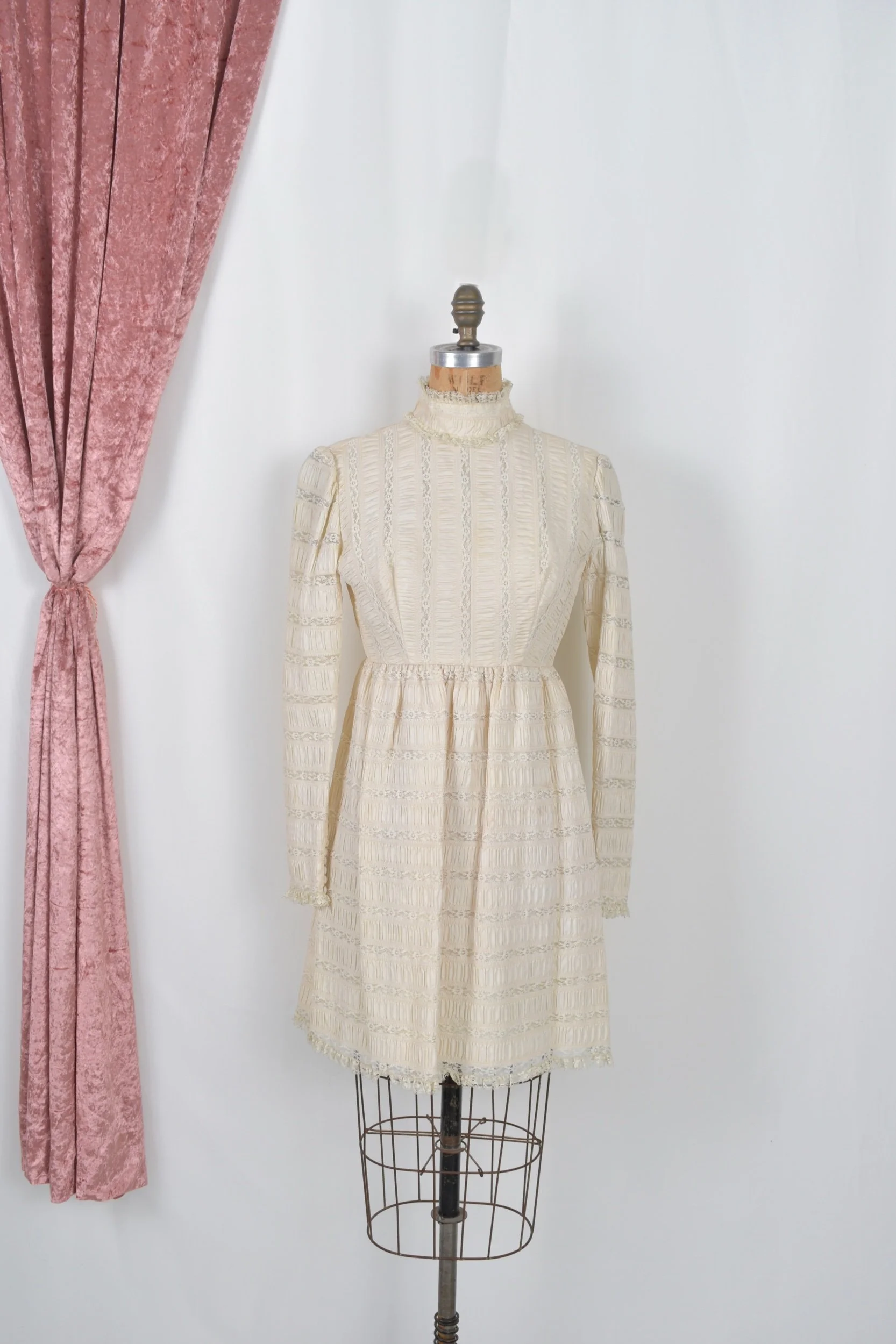 vintage 1960s ivory white cream lace long sleeve mini dress