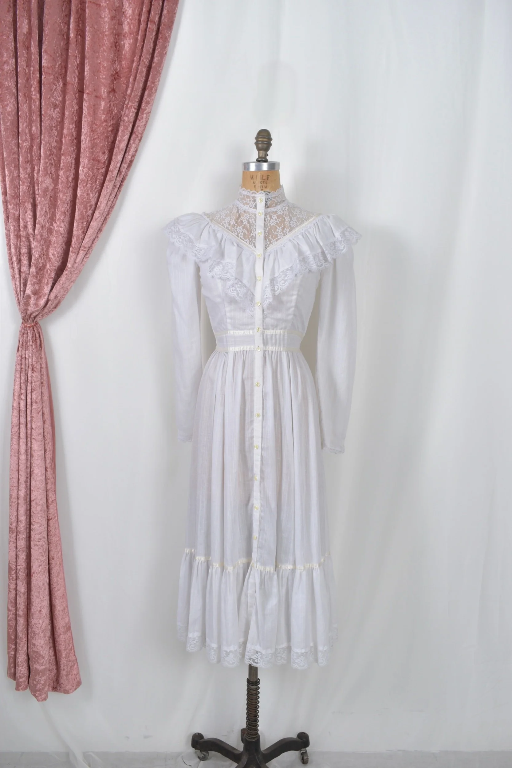 1970s gunne sax white cotton and lace prairie dress