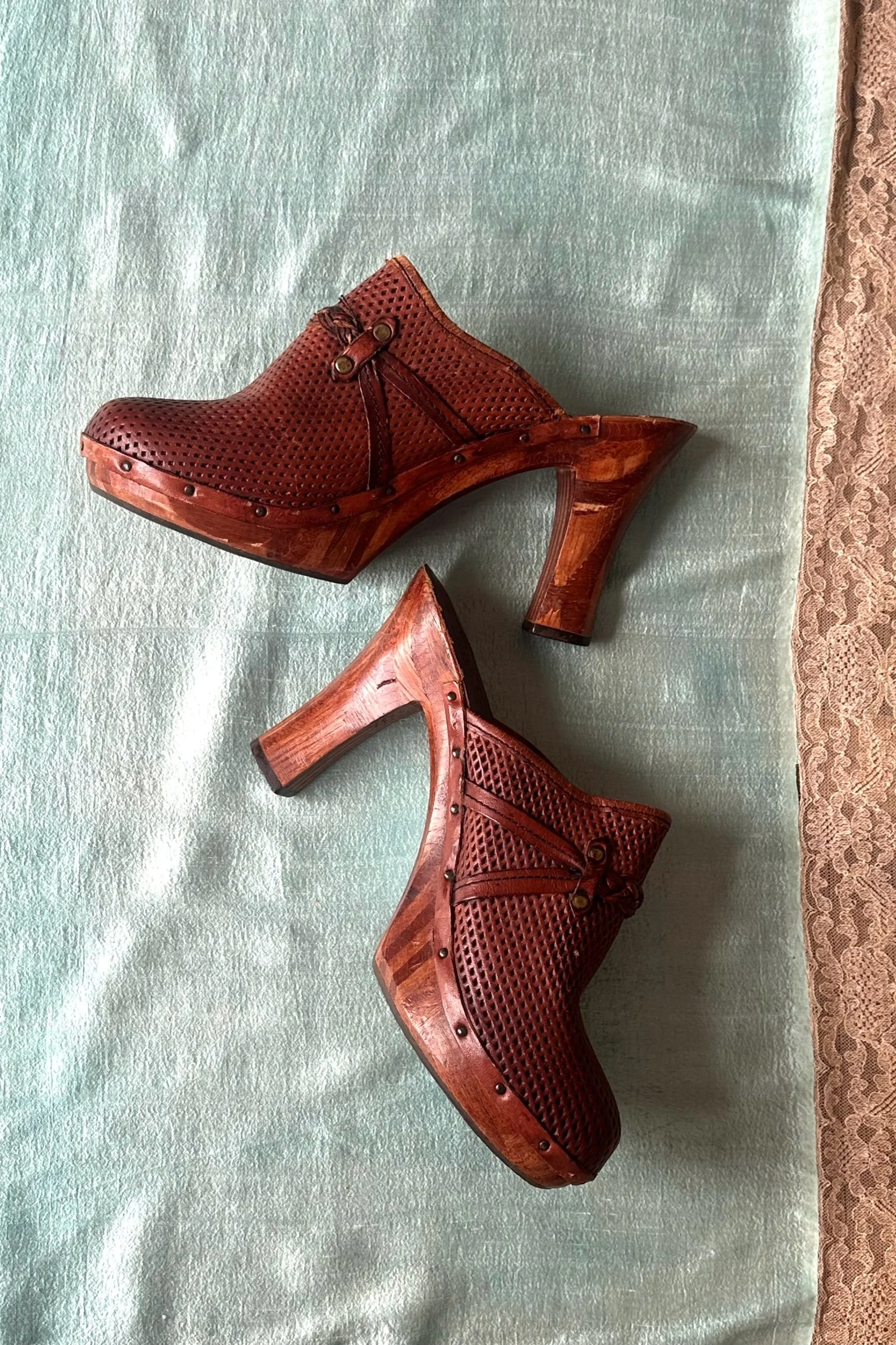 1970s brown leather clogs with wood soles size 9