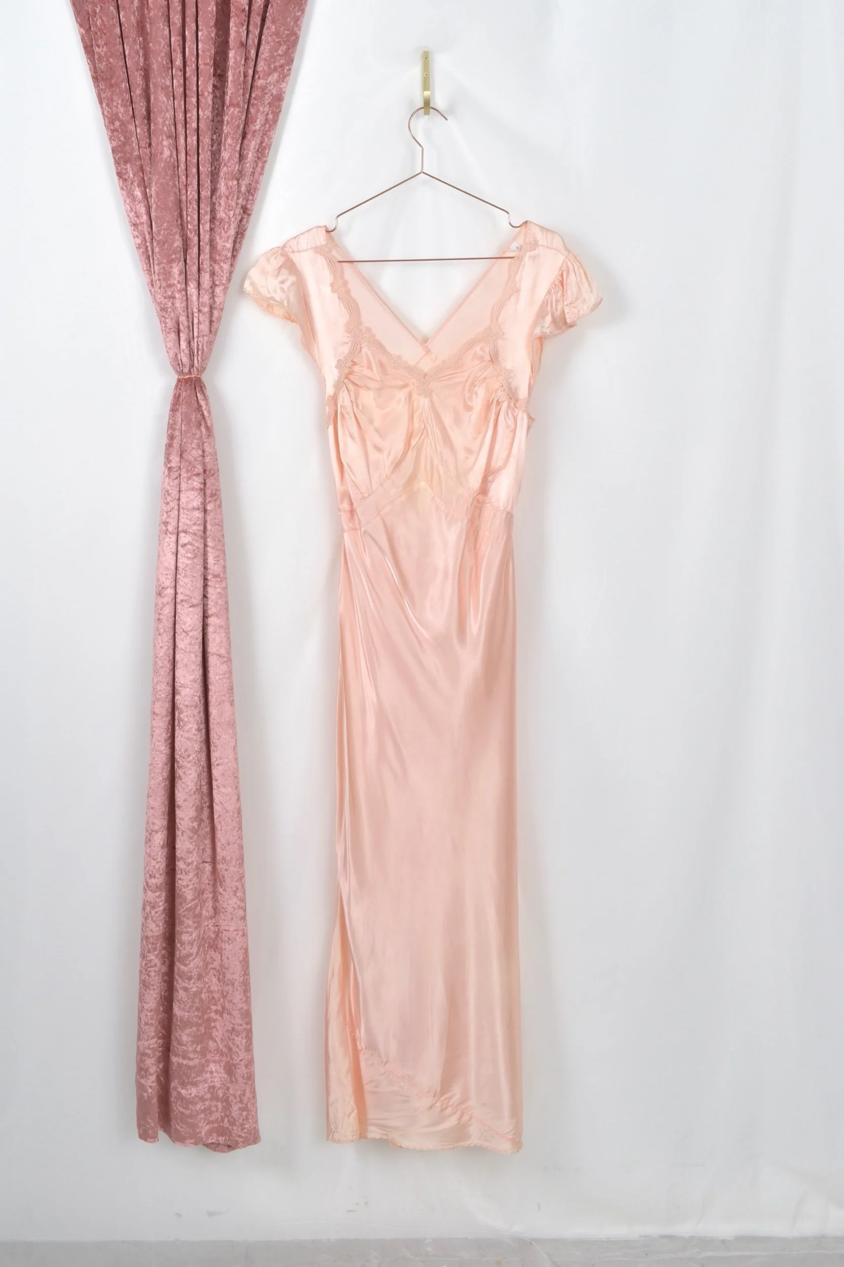 1940s 1950s pink satin slipdress nightgown