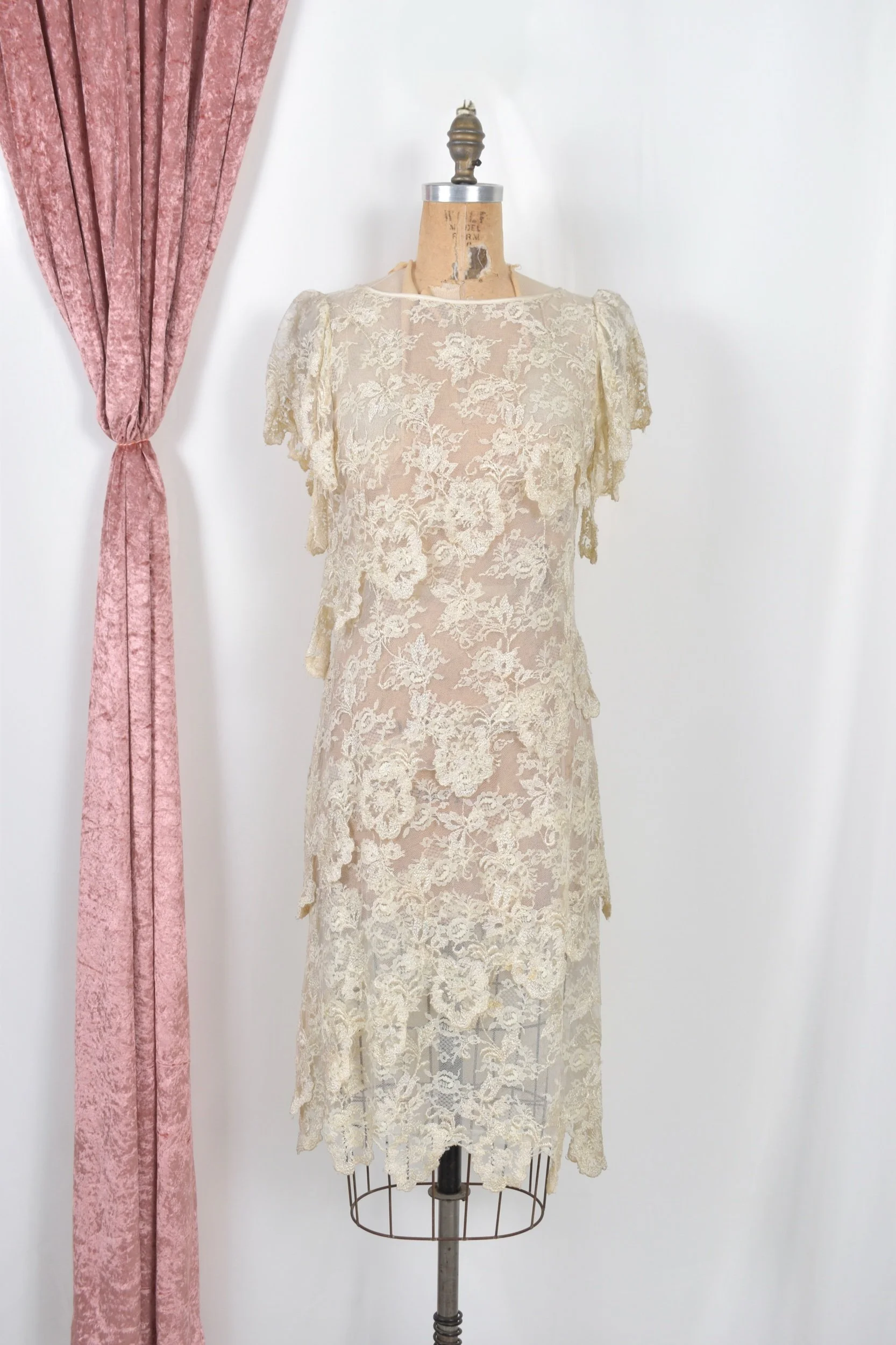1980s white cream ivory lace asymmetrical ruffle dress