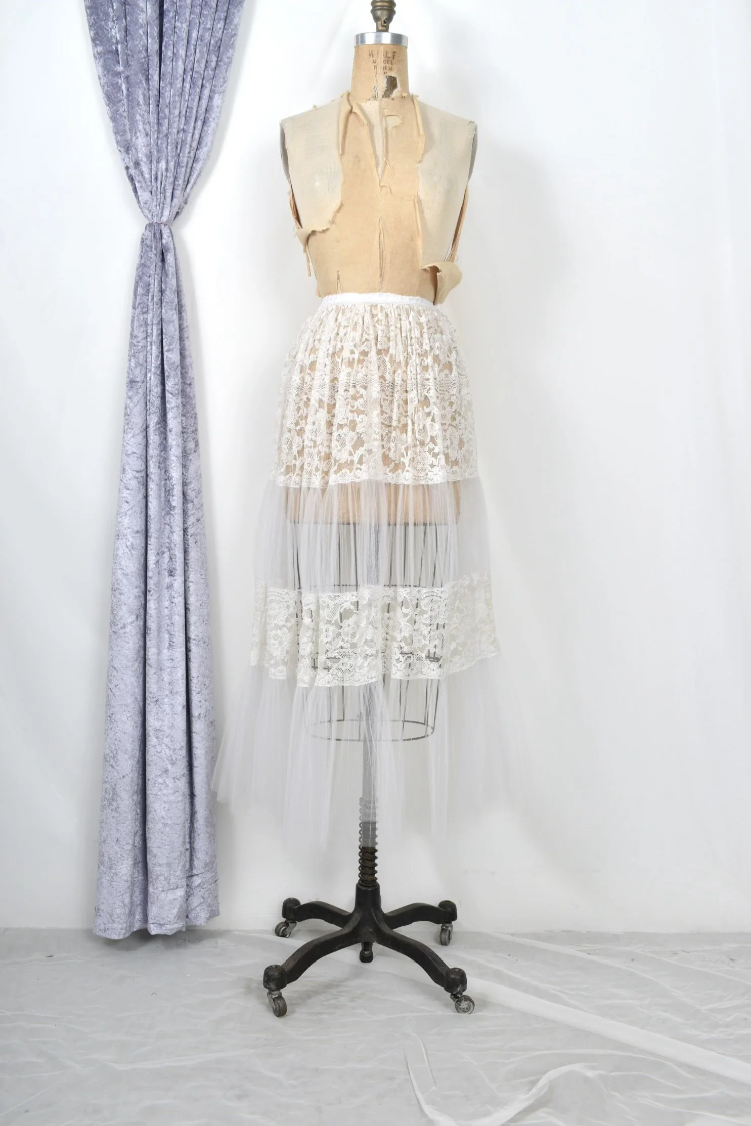 1950s sheer white tulle and lace petticoat full skirt