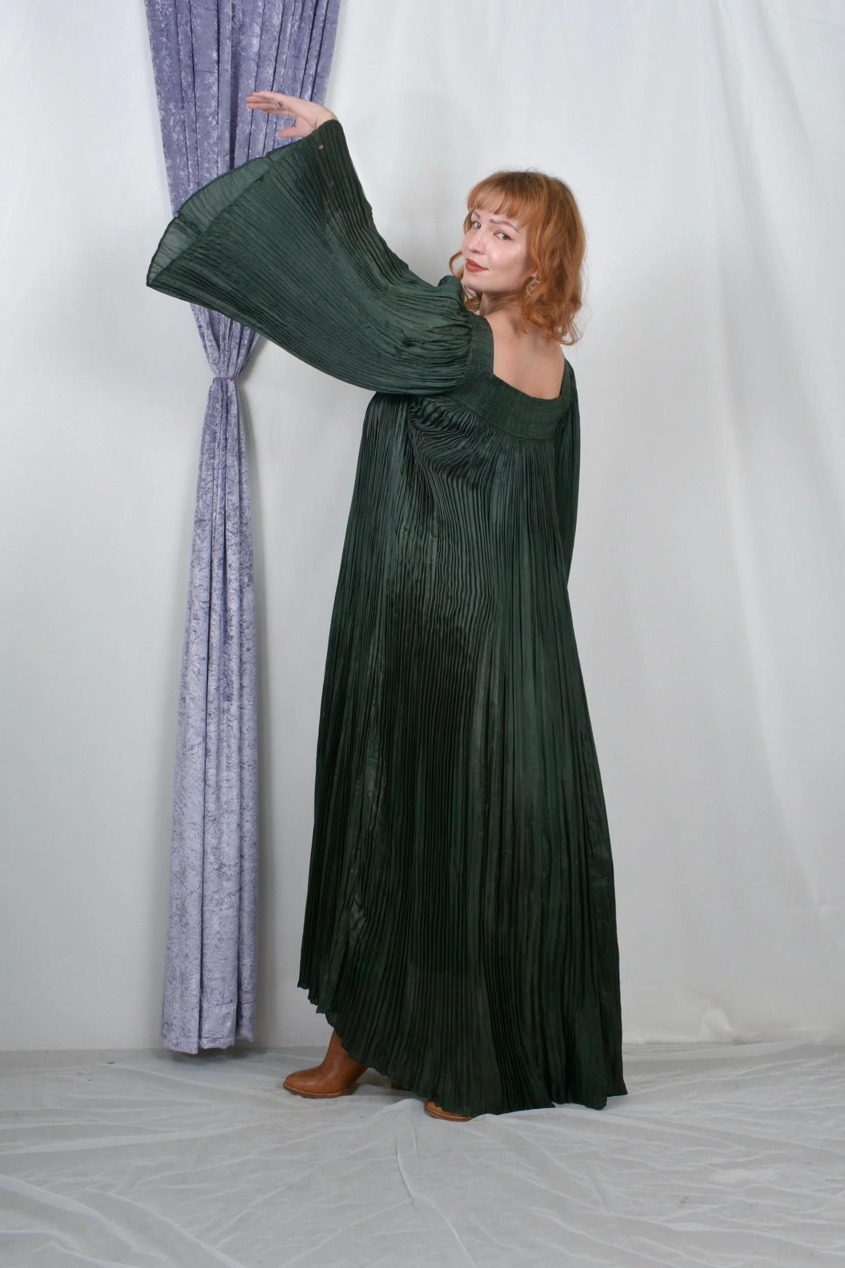 1970s forest green pleated voluminous angel sleeve boho dress