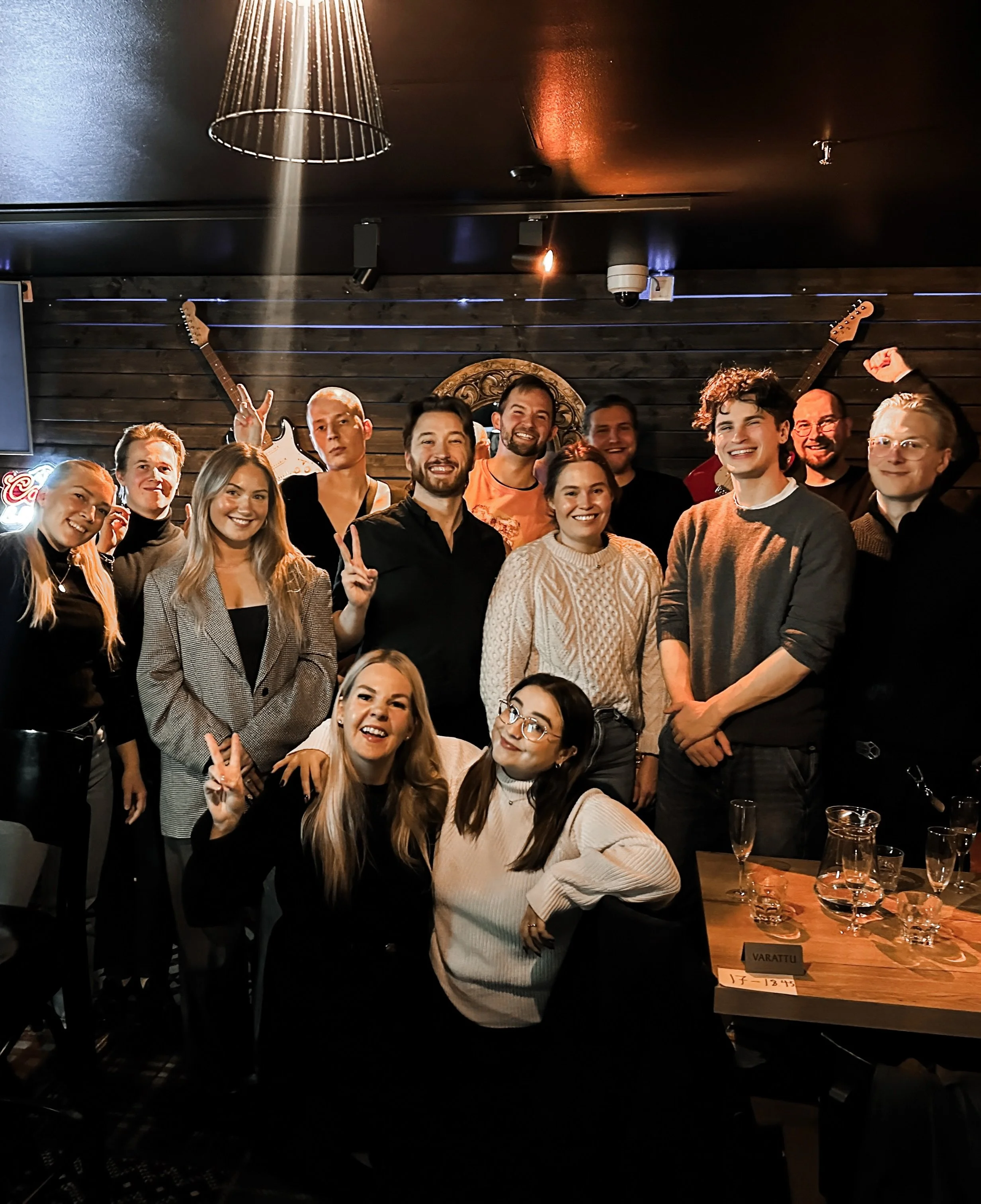 Hallitus alas, hyvinvointi yl&ouml;s! ✊Valmistautuminen vaaleihin on alkanut 💪 T&auml;ll&auml; viikolla ideoitiin kampanjatiimin kanssa tempauksia, strategiaa, tavoitteita hallitusohjelmaan - mutta drinkkien &auml;&auml;rell&auml; 🥂 Ajat on synkki&