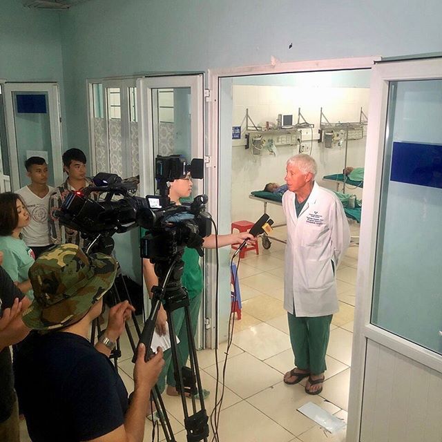 Dr. Tom Golden, VietCal board member, is interviewed by the local news team in Ha Giang. What an honor!

#vietcal #vietnam #socal #HaGiang #orthopedicsurgery #orthopedicsurgeons #medicalexchange #familymedicine