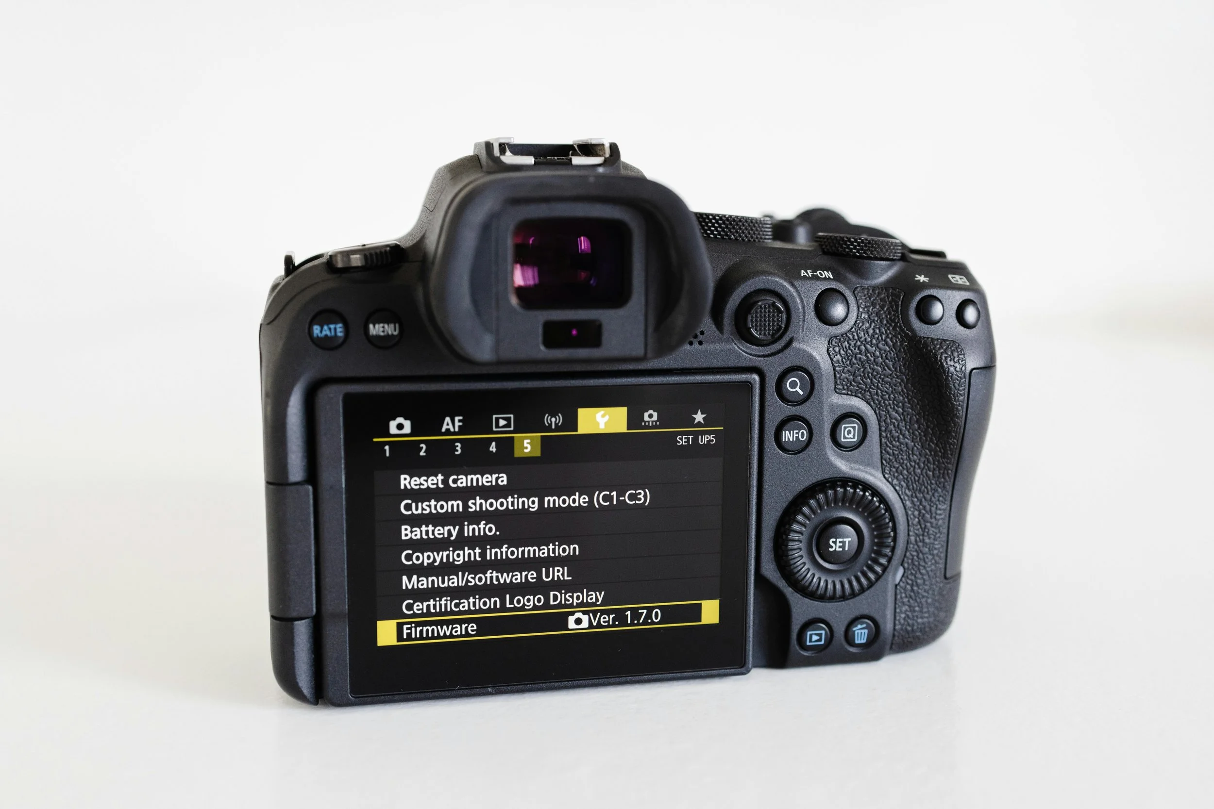 How to Avoid Photographic Image Copyright Issues Online and Where to Obtain Rights-Free Pictures