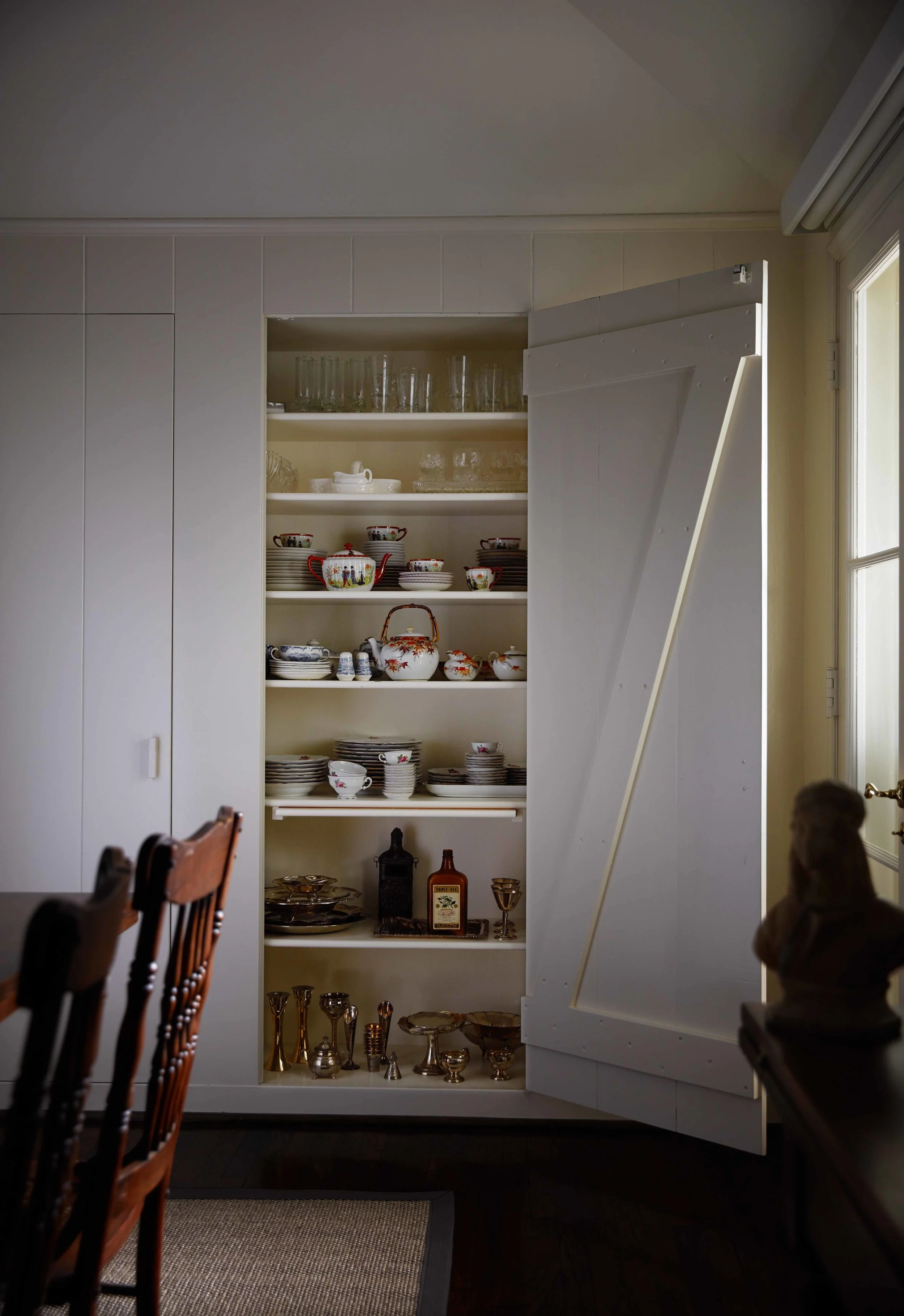 Diningroomchinacabinet.jpg