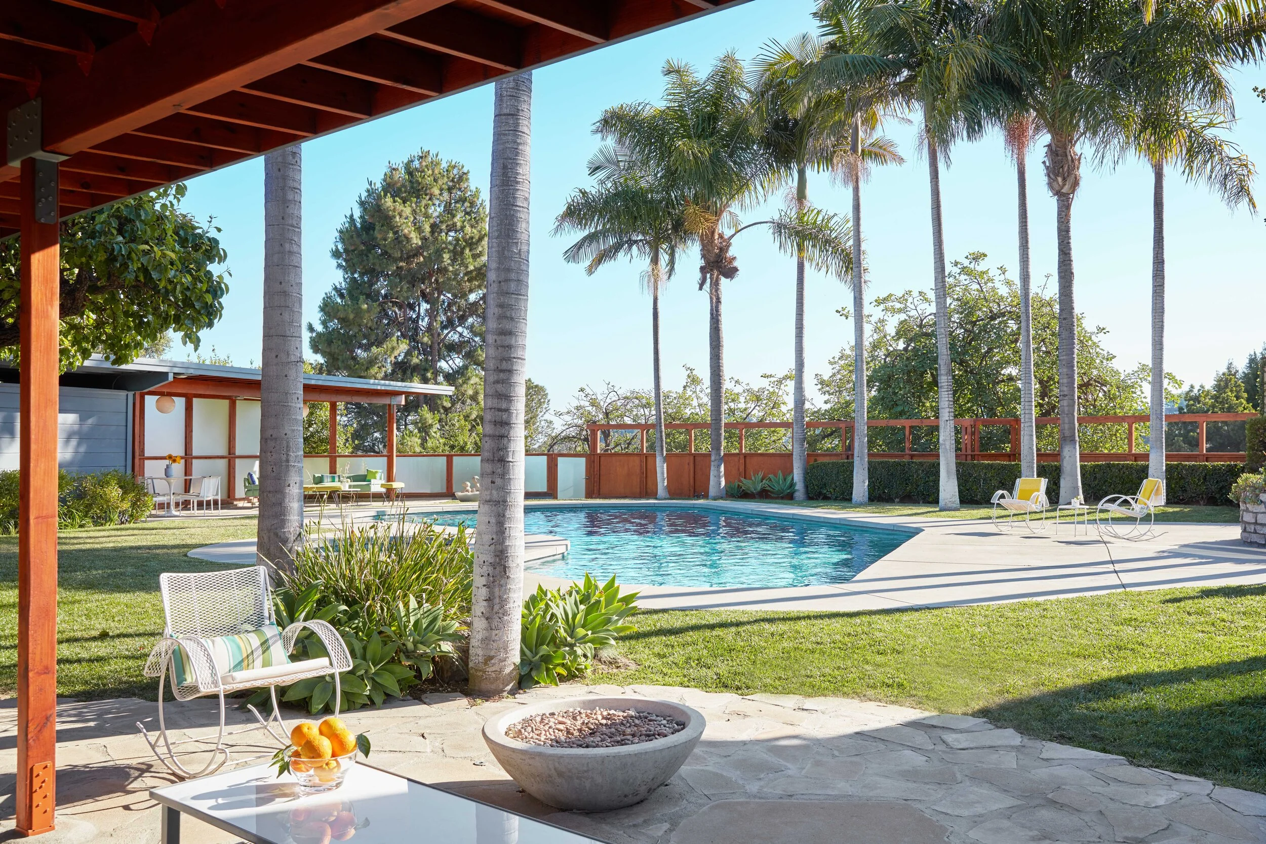 2. Pool and West sitting area.jpg