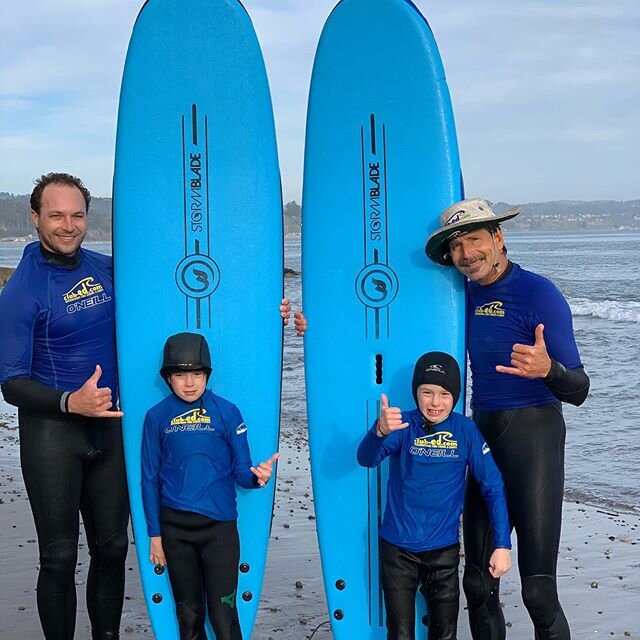 First surf lesson success! #brothers #santacruz @clubedsurfschool