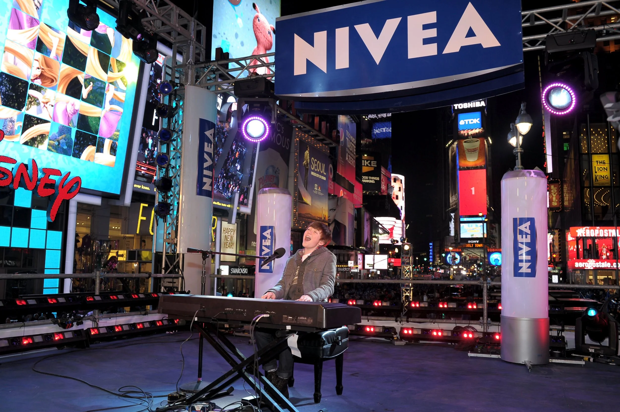 NIV_stage.jpg