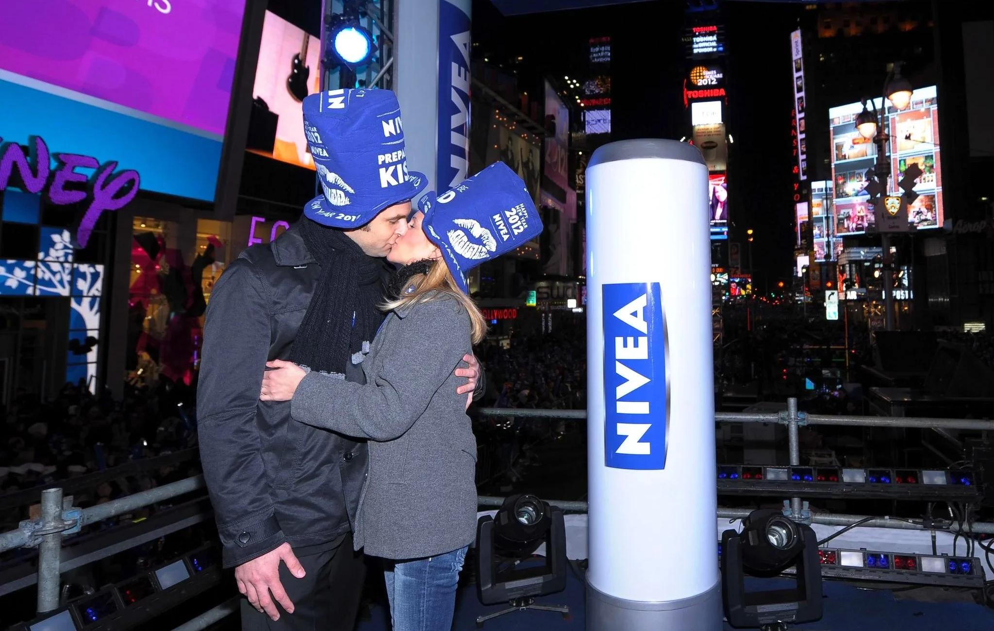 TSQ_kiss.webp