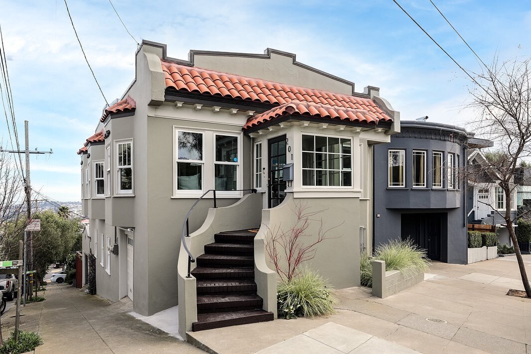 ❤️ HPC! We are open today Sat 1-4 and Sun 12-2! It&rsquo;s going to be a beautiful day in SF! #flexiblespace #livework #bernalheights #sellingthepeninsulaandbeyond #itsallinthedetails @tmmbal79 
www.201hollypark.com