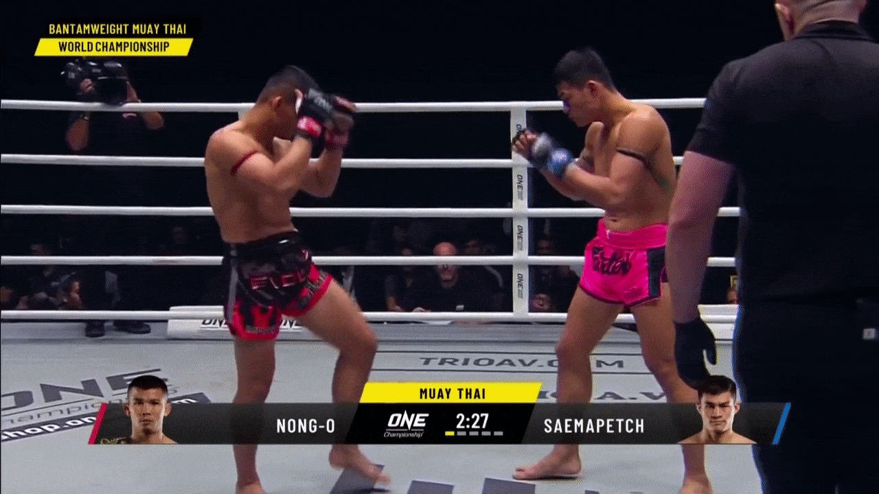 A rear teep with little power to gauge his opponent, followed by a strong body kick, followed by a fake body kick into a cross into another body kick. Next level stuff.
