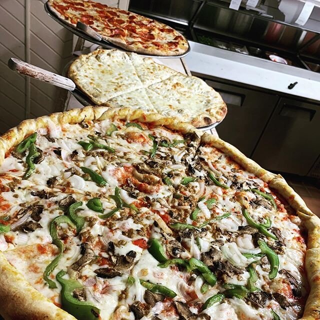 BOGO FREE!!!!
Free Fridays are back!!!
Starting it off with a bang!!! #bogofree #largepizzas (For dine in only.). We are continuing to social distance and follow all CDC guidelines!  With that being said our bar is set up ready to serve all of our fr