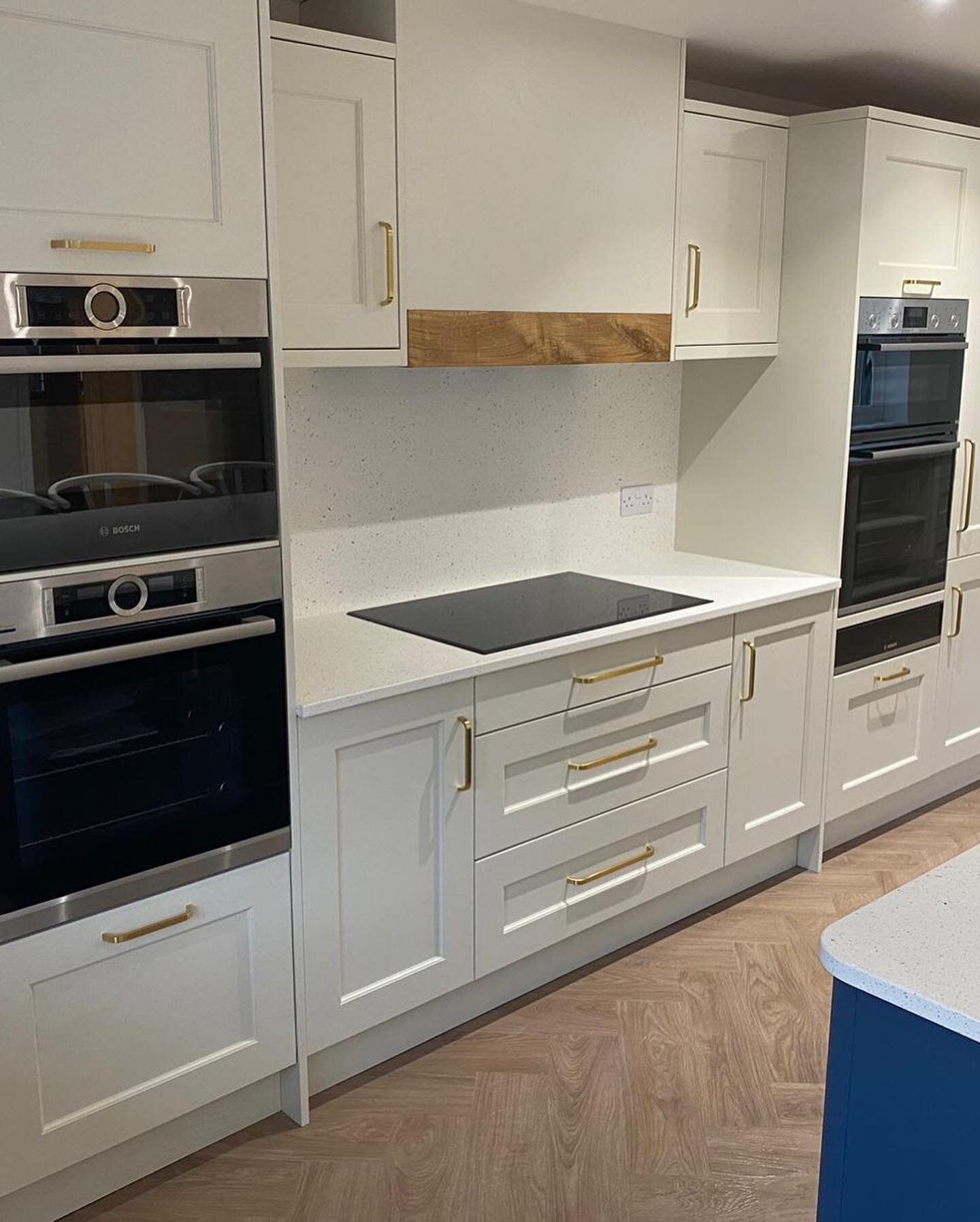 A few photos of a recent kitchen that I supplied, the heart of the home ready to entertain in time for Easter #kitchens #heartofthehome #madeinsuffolk #minerva #bespokekitchens