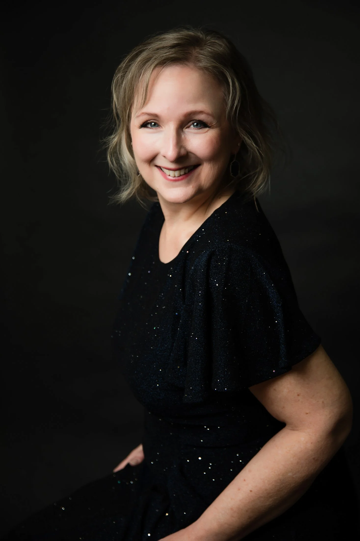 wise-women-50-over-50-houston-laurie-portrait (10).jpg