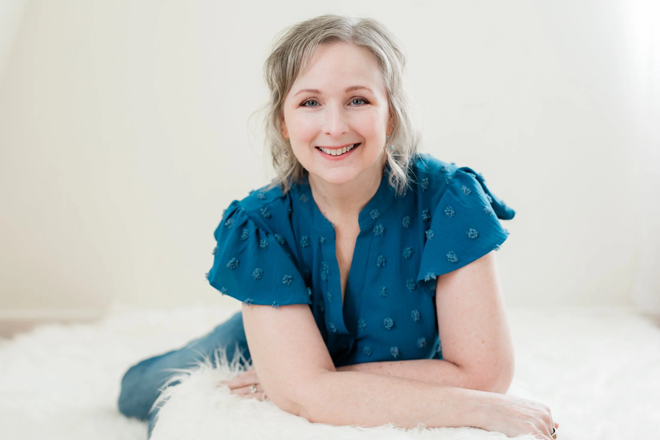 Relaxed portrait of Laurie seated comfortably during her portrait session